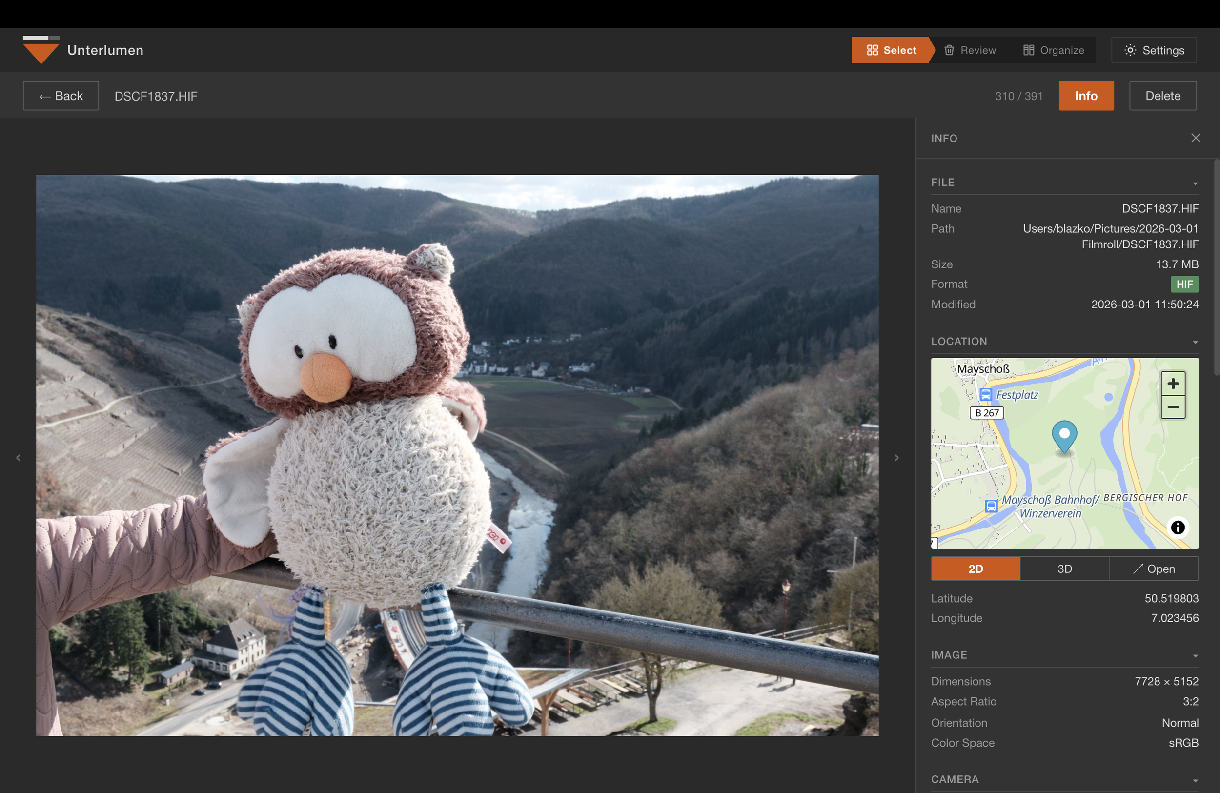 Fullscreen view with metadata
