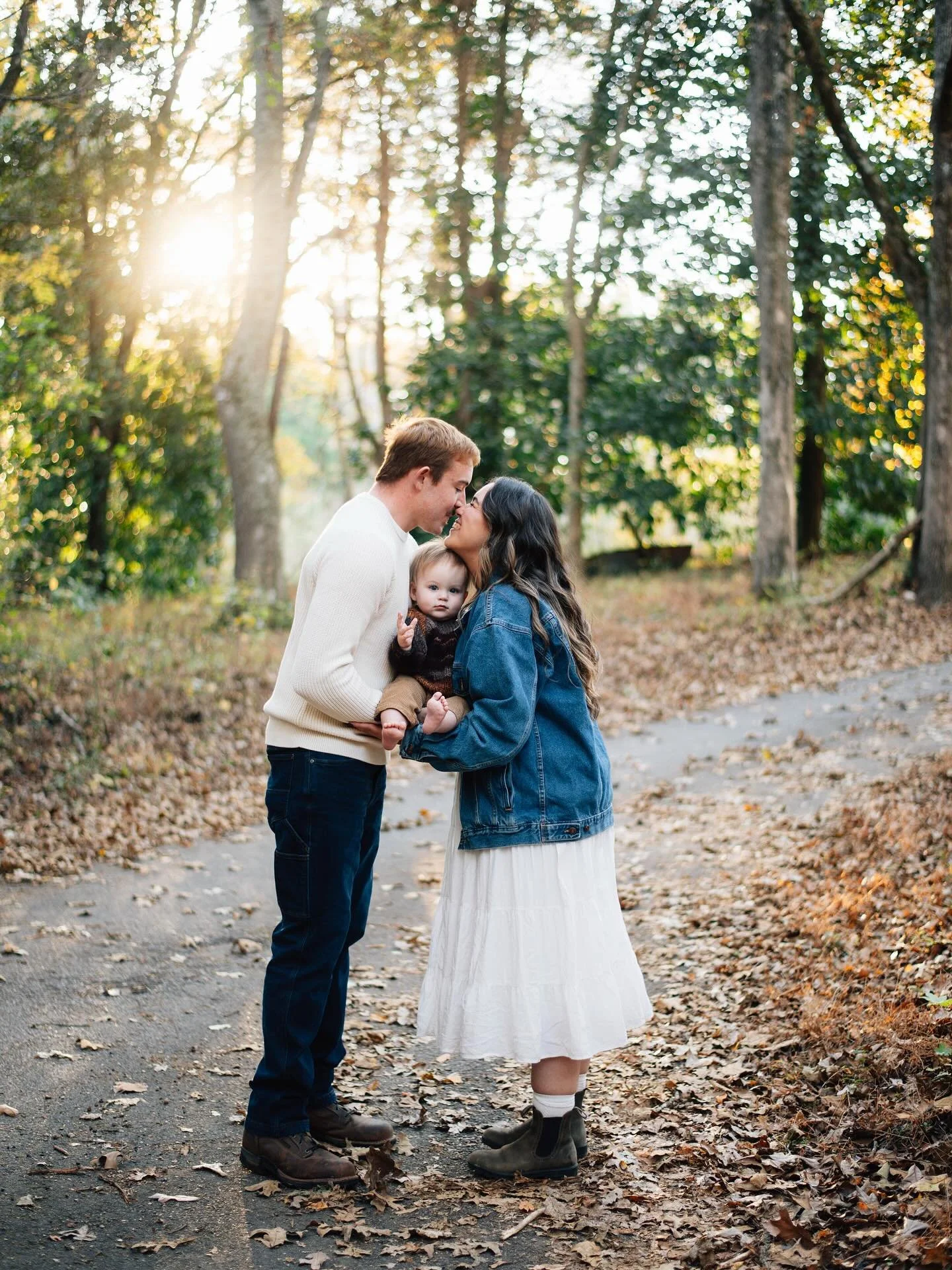 About last night 🤭 

Can&rsquo;t wait to show you all more from Dilyn &amp; Eli&rsquo;s family session 🧑&zwj;🧑&zwj;🧒💛✨🍂🍁🍃