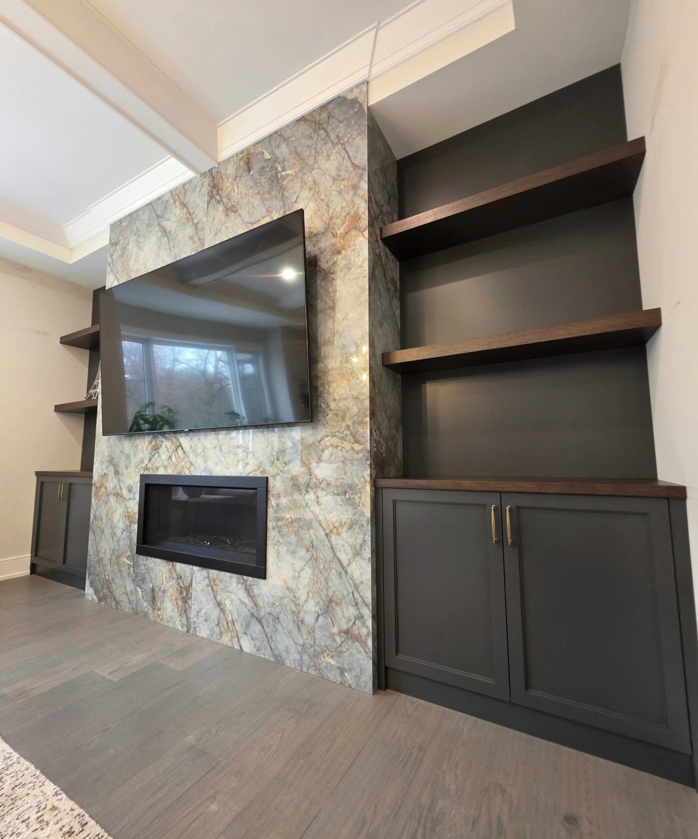 Here's another scope of work from the previous 2 posts 
Large format porcelain slabs
Coffered ceiling 
Millwork

Colour is B.M. wrought iron to match the kitchen 

Love me some moody colours!!

#mediawall #cofferedceiling #Carpentry #Millwork #porcel