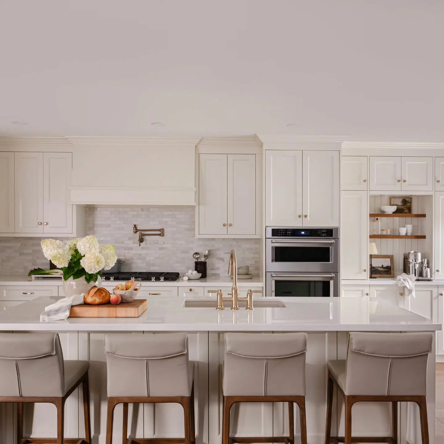 Here are a couple beautiful finished photos of this kitchen we had the pleasure to complete for @golden.ridge.homes 

Photo @stefbrownphoto 
Staging @amandalloydinteriors 
Design @alyssaguistina_ 

#millwork #kitchen