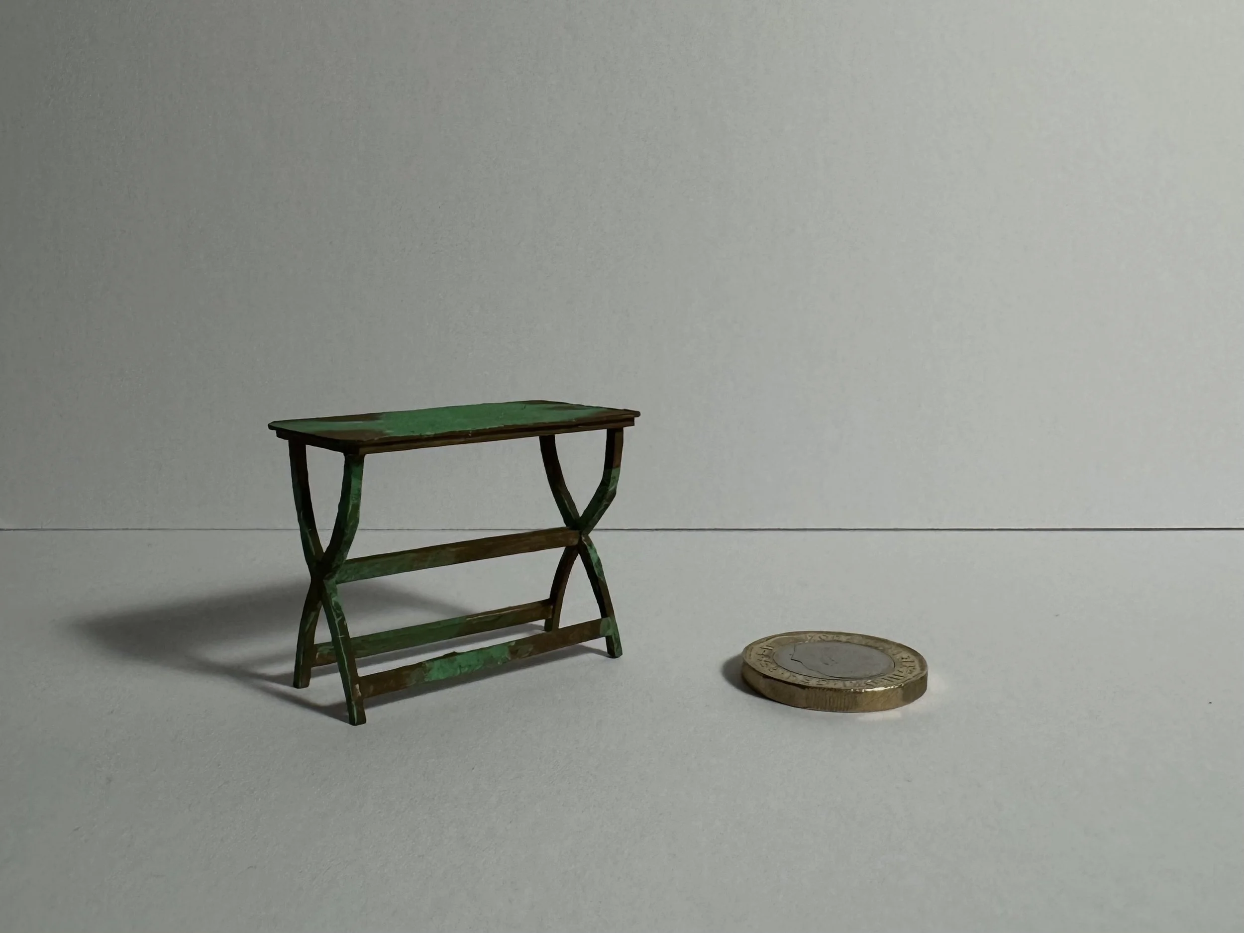 Medea metal tablel 1:25. Des - Carys Hobbs