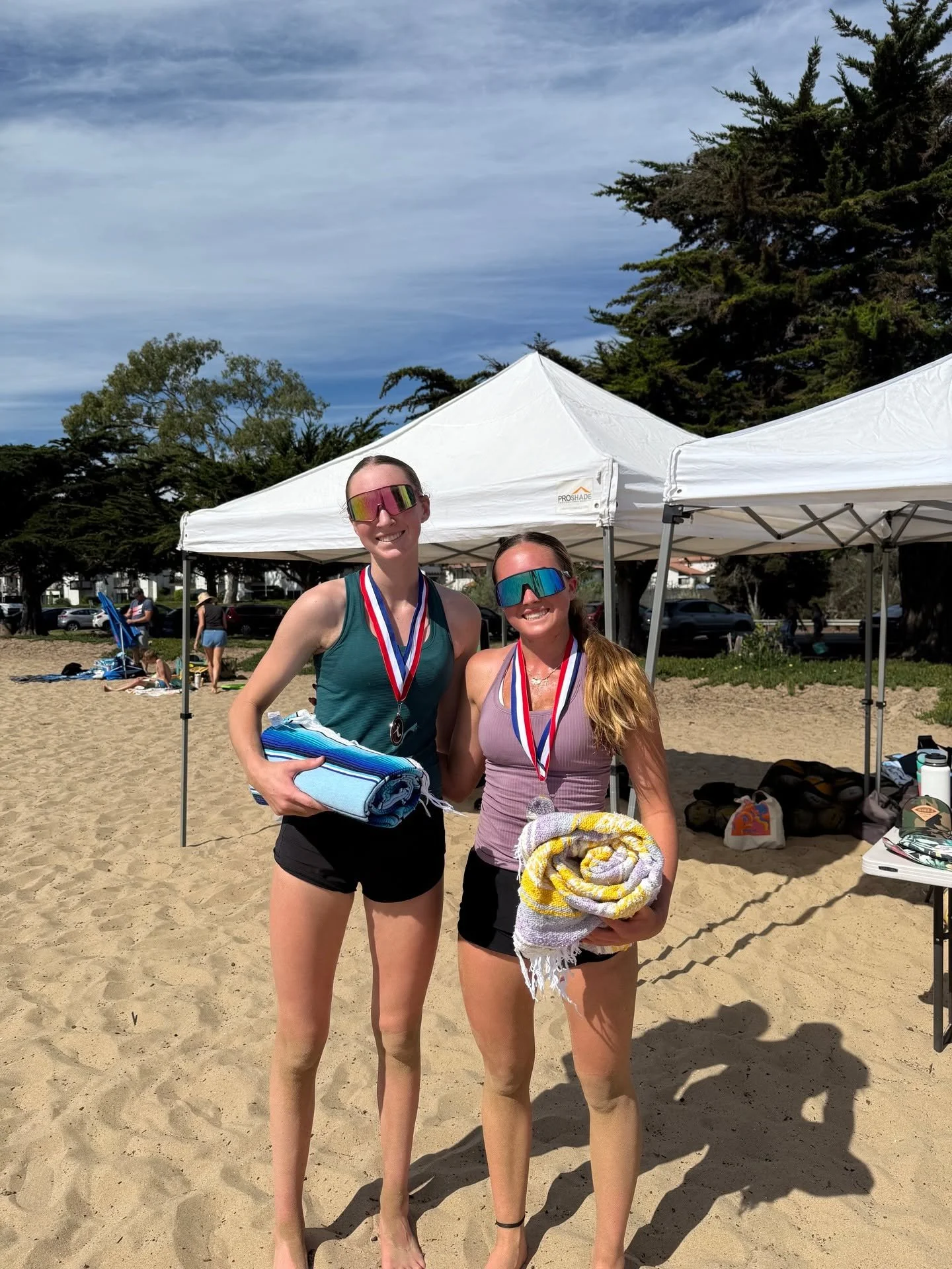Congrats to Alina &amp; Hazel for taking home 2nd place and securing their AVP bid! And to Frankie &amp; Cara for getting 4th place this past weekend in SB! 👏

#digdeepbeachvolleyball