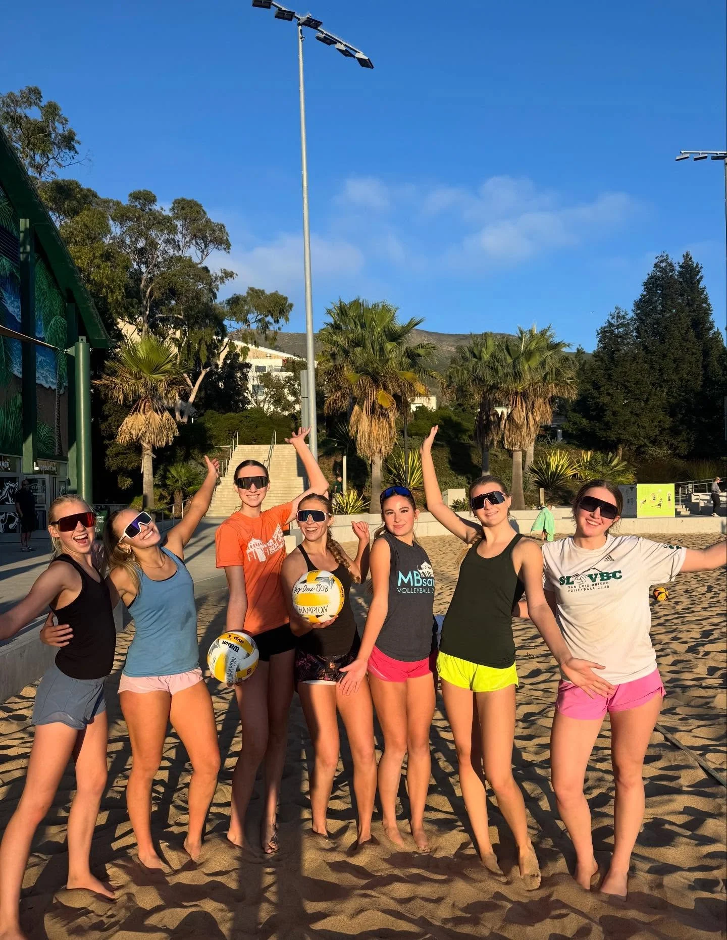 WHAT A DAY! Holiday College Clinic and Queen of the Beach! 👑🎄🌊🏐

Thank you to the amazing programs @calpolybeach @scubroncobeach @lmulionsbeach @ucdavisbeachvb for bringing your expertise to these athletes!!! 

And thank you to everyone who came 
