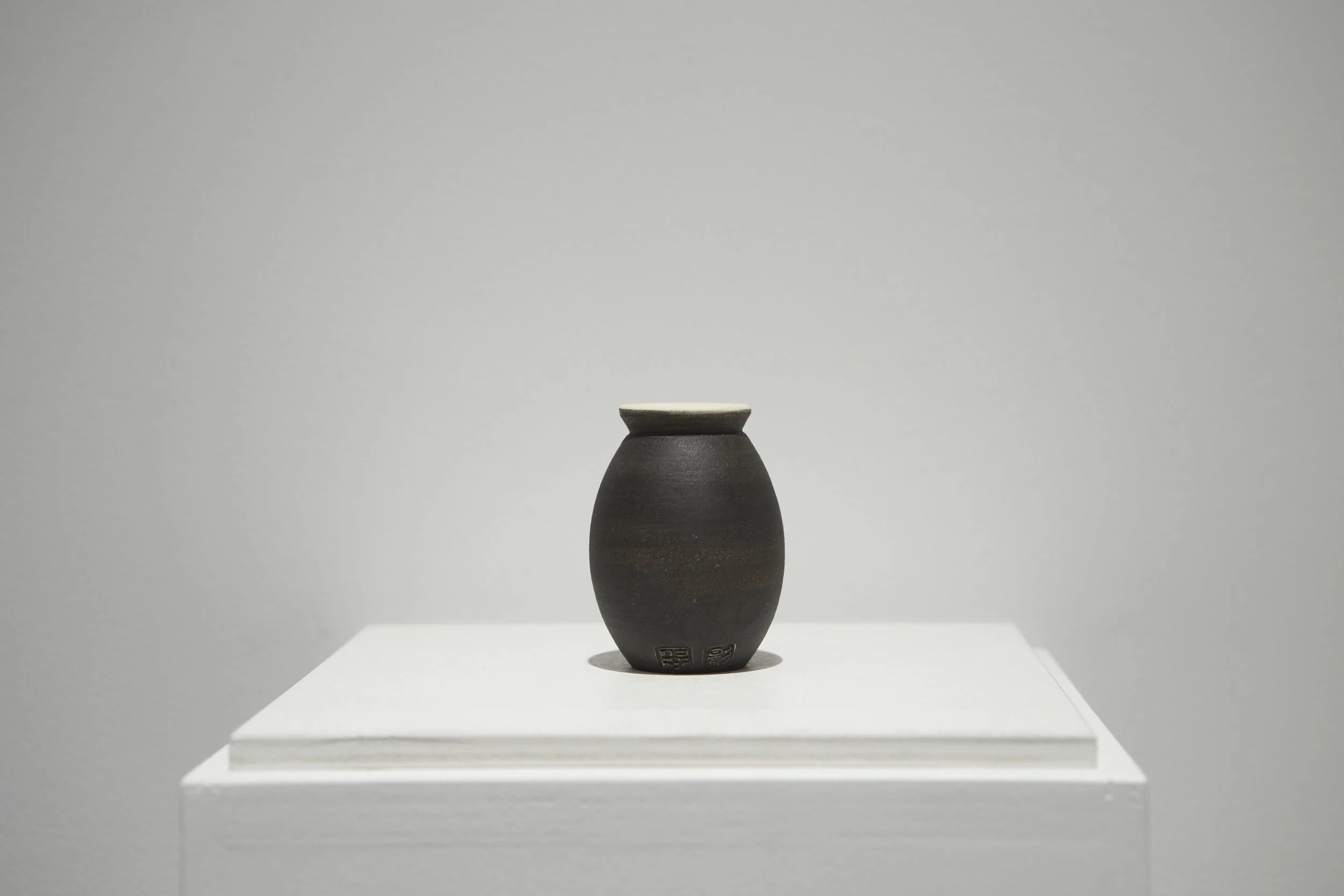 Hideyuki-Ishibashi_Grenades-noires-répliques_Courtesy-Bigaignon_N05.jpeg (Copy)