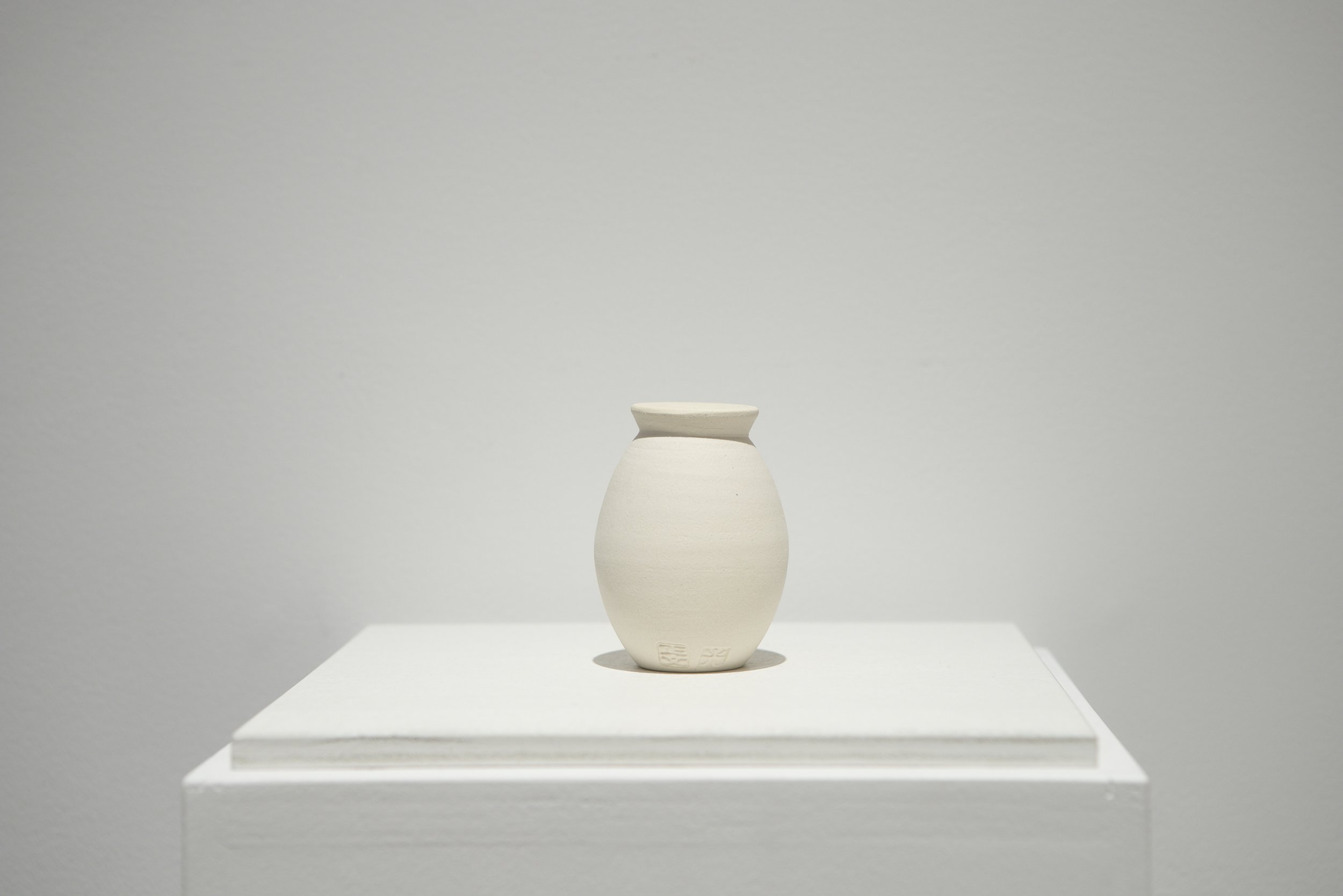 Hideyuki-Ishibashi_Grenades-blanches-répliques_Courtesy-Bigaignon_B04.jpeg (Copy)