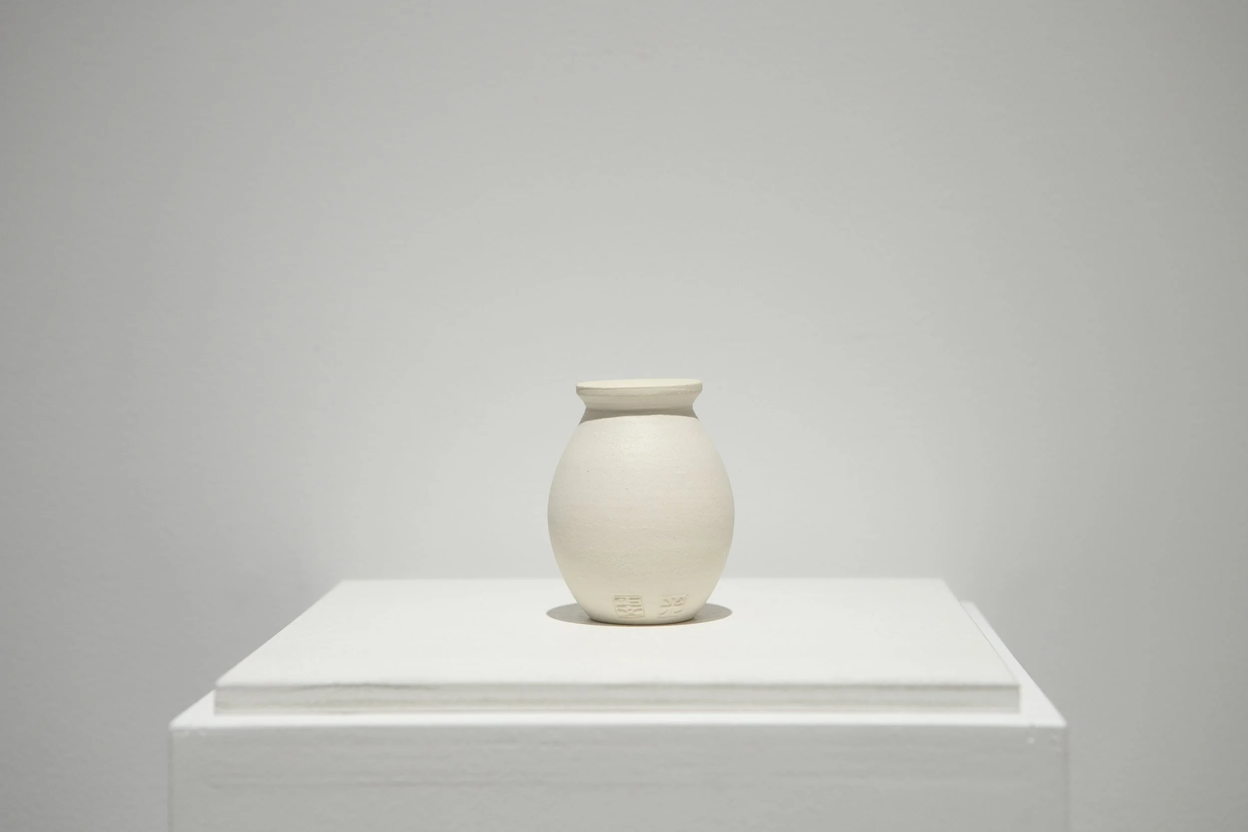 Hideyuki-Ishibashi_Grenades-blanches-répliques_Courtesy-Bigaignon_B05.jpeg (Copy)