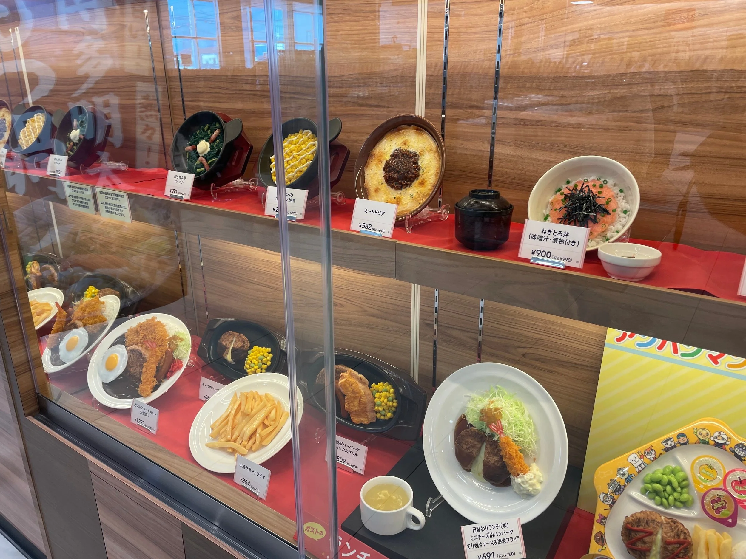 japanese-food-samples-restaurant-window-3.jpg