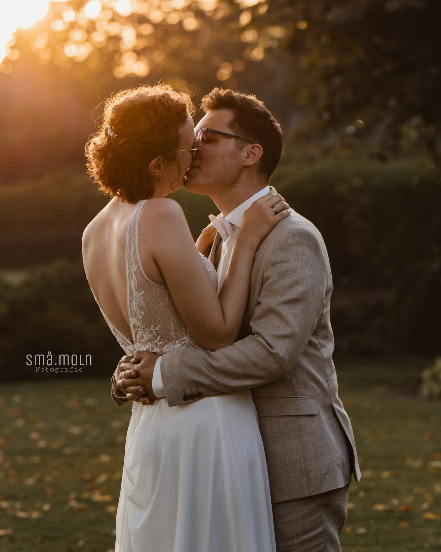 Liebe ist, wenn aus dem ich und du ein wir entsteht 👰🏼&zwj;♀️🤵🏻&zwj;♂️

J&amp;G - 21.09.2024 🧡

#hochzeitsreportage #hochzeitslocationschleswigholstein #hochzeitsfotografie #hochzeitsfotoshooting #hochzeitsfotografin #kiel #pl&ouml;n #rendsburg 