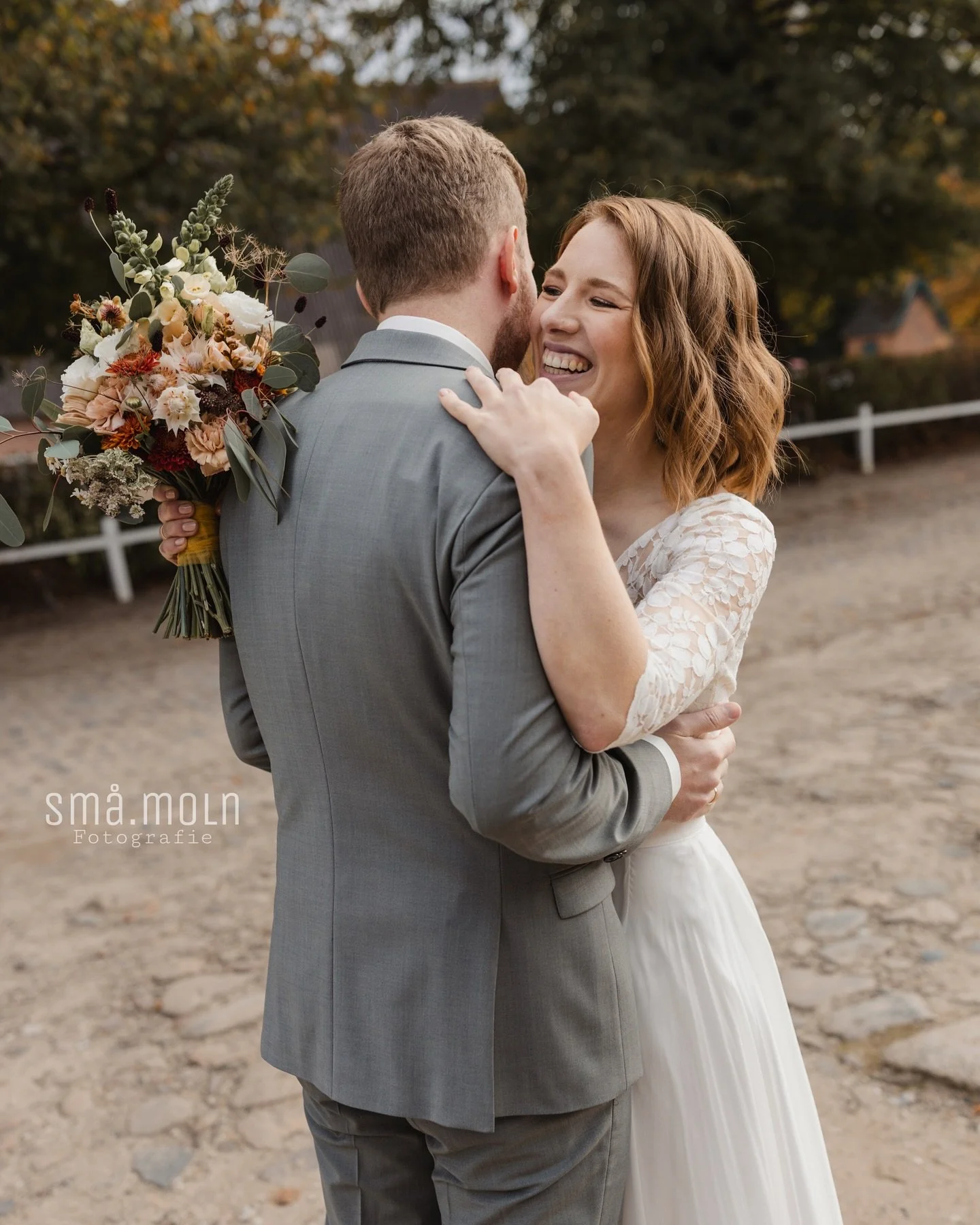 Liebe ist nicht nur ein Gef&uuml;hl, sie ist eine Entscheidung, die man jeden Tag neu trifft! 🧡 #hochzeitsfotografie #hochzeitsfotografin #weddingphotography #traumhochzeit #fotografinausleidenschaft #hochzeitsreportage #herbsthochzeit #oktoberbraut
