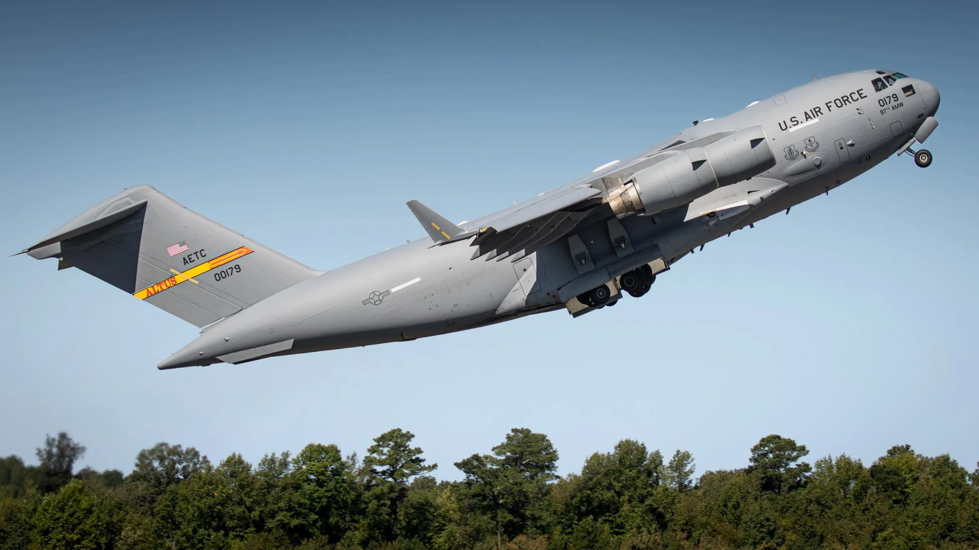 united-states-air-force-97th-air-mobility-wing-boeing-c17-mach-x-photography.jpg