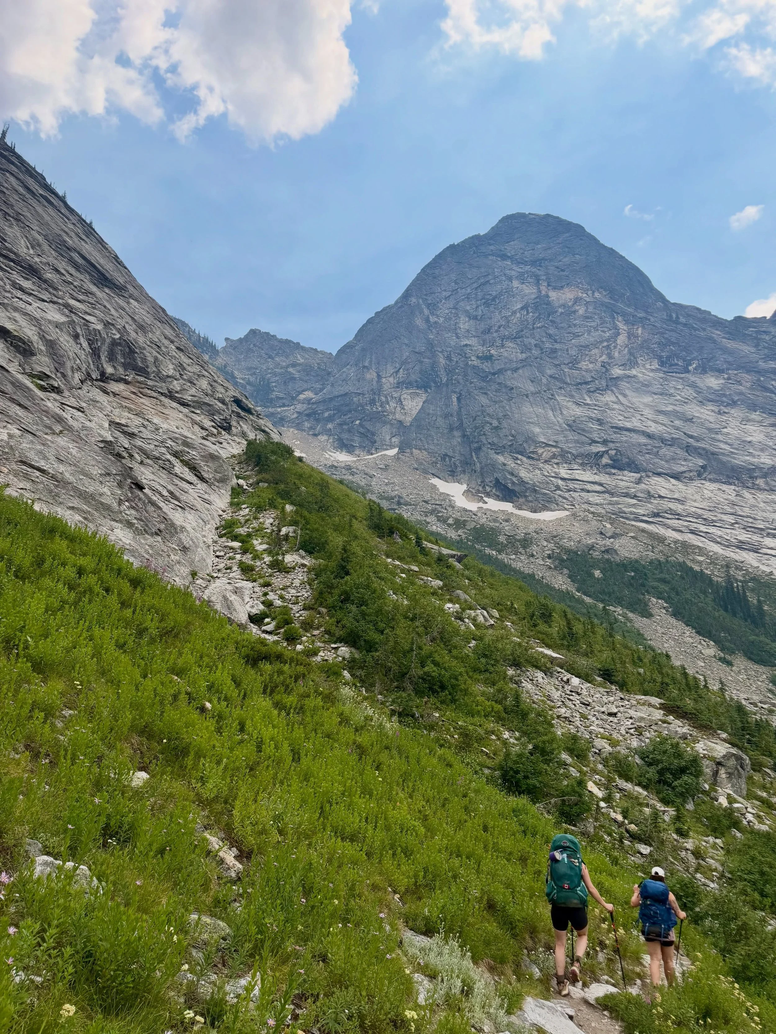 Can&rsquo;t beat a weekend of 360&deg; views ☀️
Hope everyone has an adventure filled long weekend!

I am available in the clinic this Saturday and Monday if you need me :)
Book online with link in bio 👆

#discovernelson #kootenays #backcountrycampi