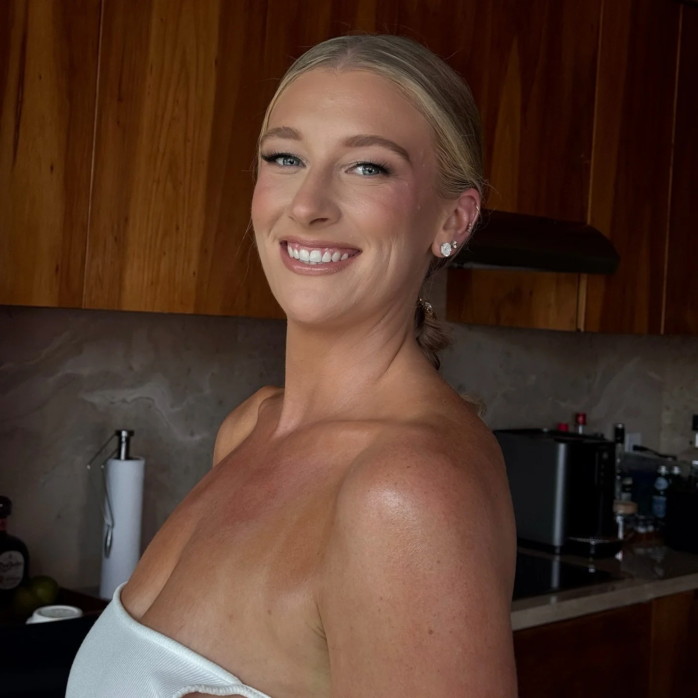 Every bride has her own unique style  the magic happens when we create a look that truly reflects her. 🤍💗🤍