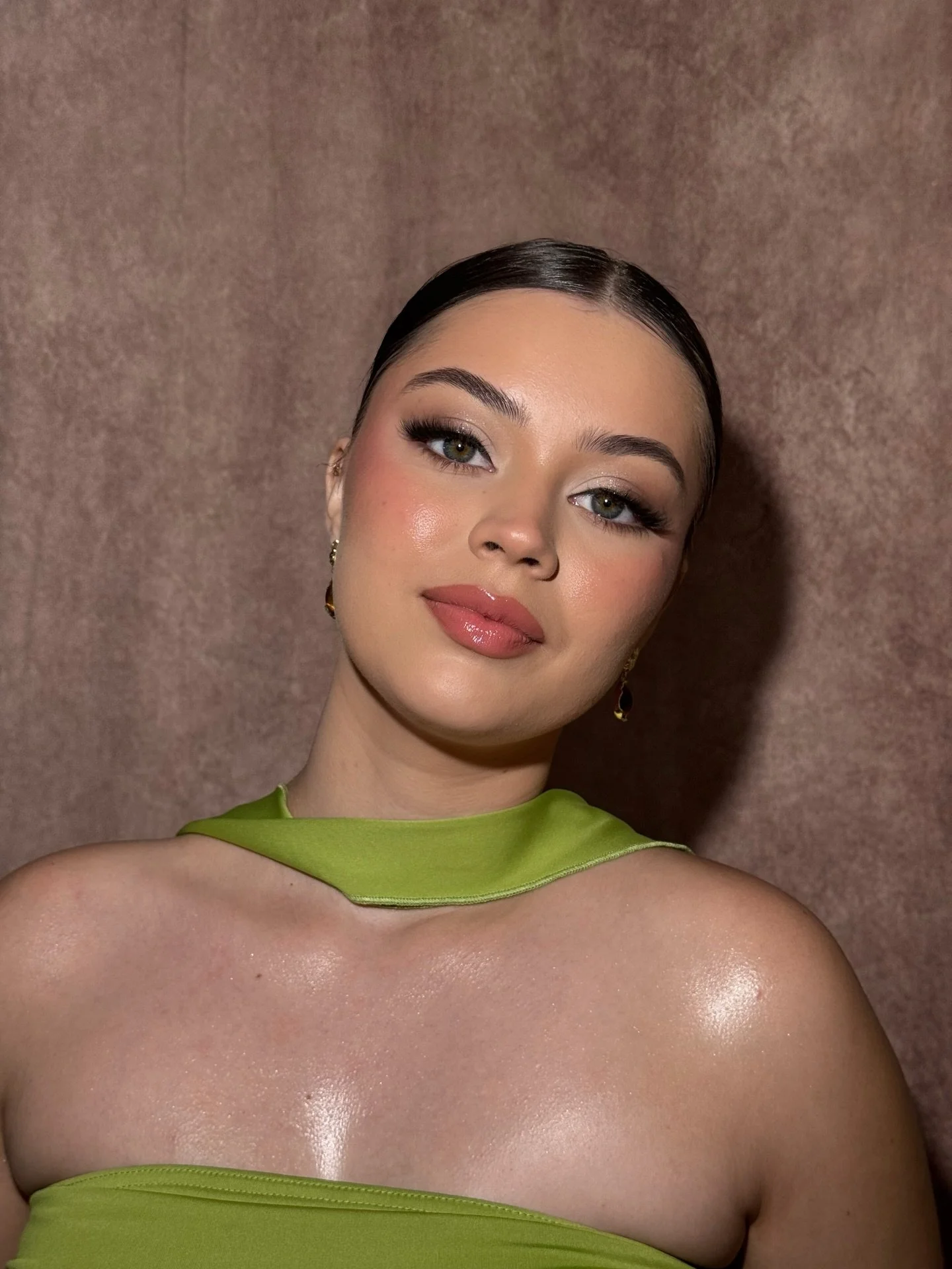 This look was part of a class I recently attended, and this was my practice.
My focus on bridal beauty is always the same ,creating harmonious skin, eyes, and features that bring out the very best in every face!!! 

Master class by @lui04gm 

Info 
W