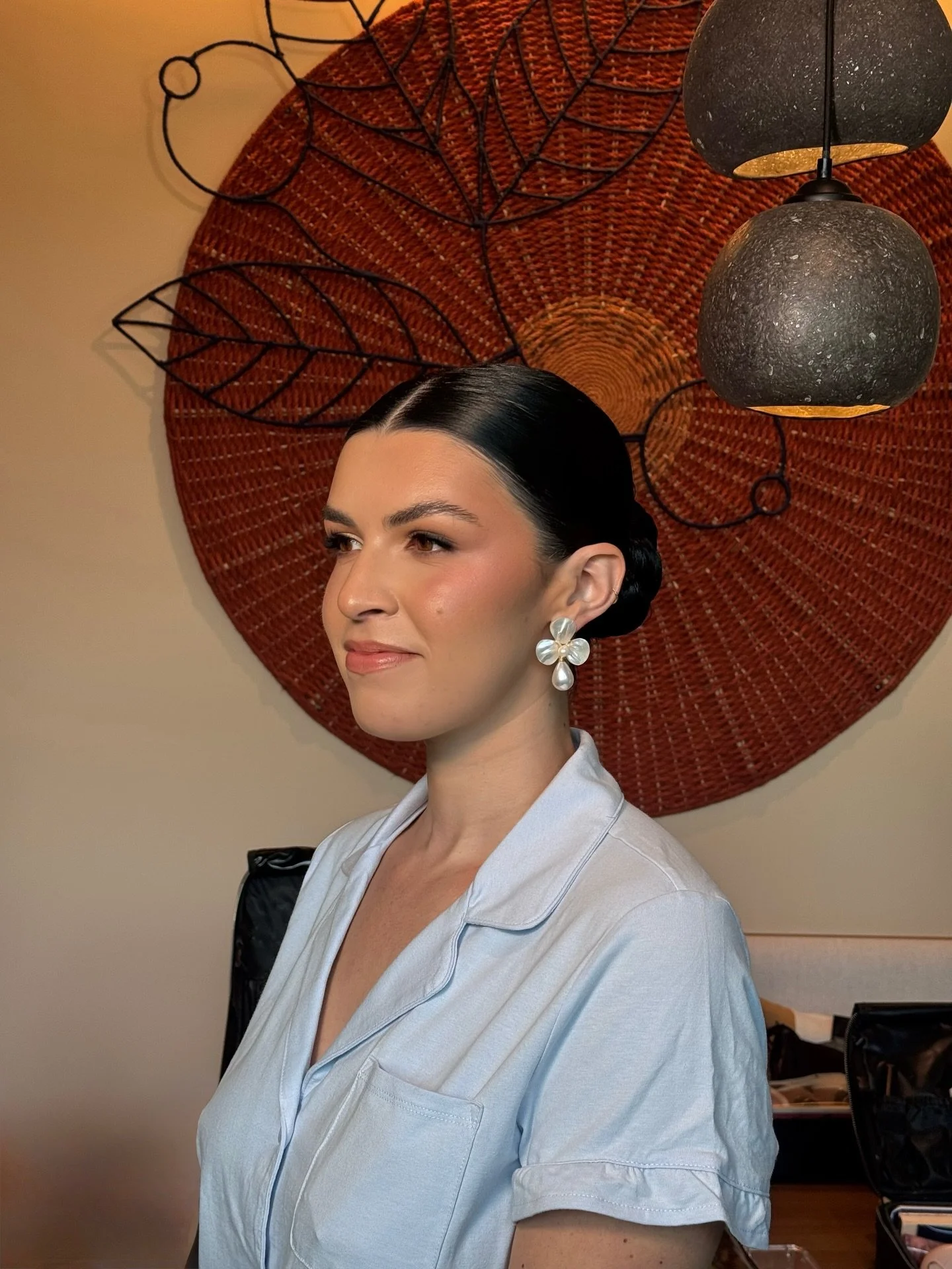 There&rsquo;s something uniquely captivating about Jessica a blend of softness and elegance that made this glam feel truly special!! 

Bride: @jesss_jimenez 
Venue: @andazpapagayo