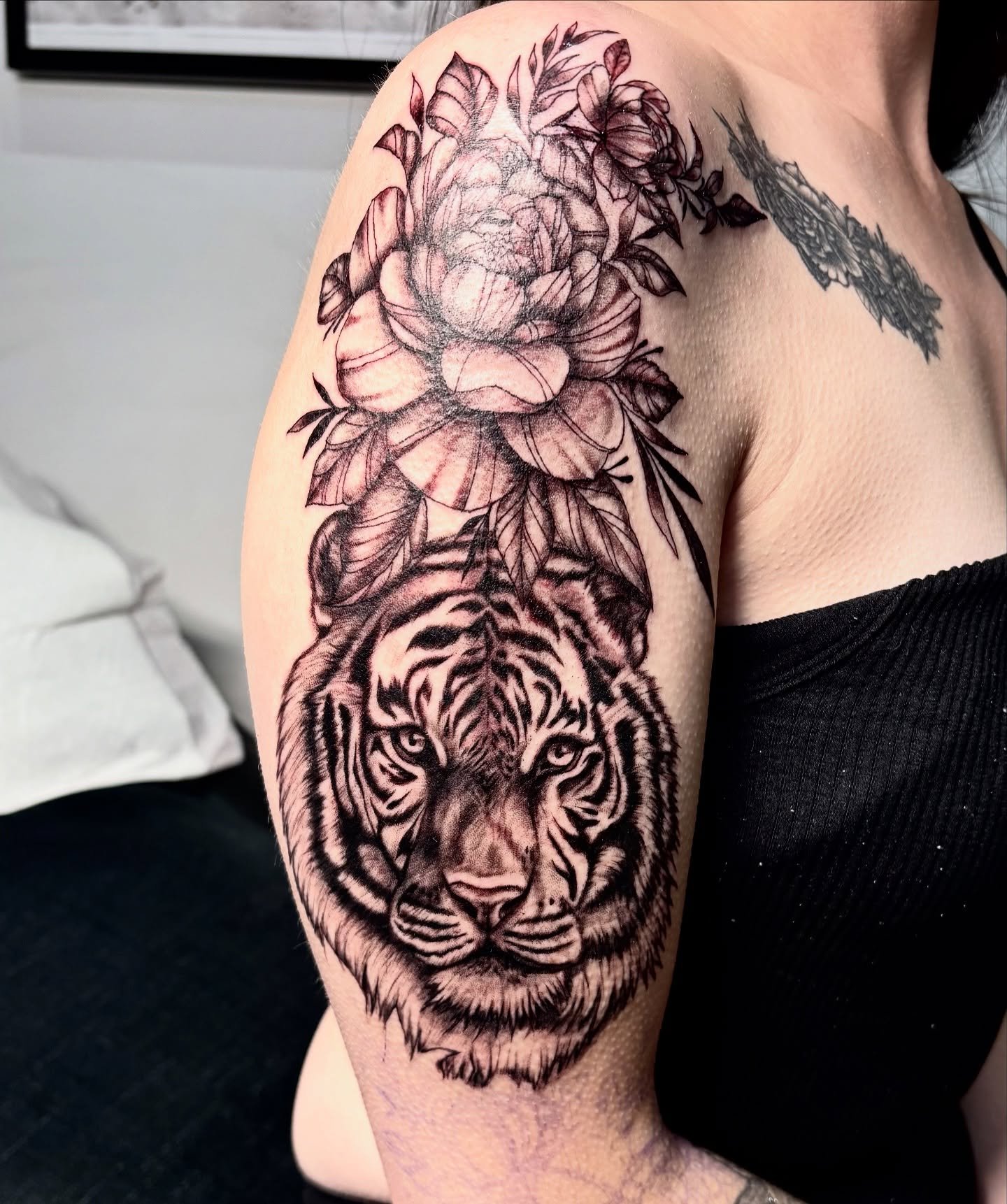 Great start to Sam&rsquo;s floral tiger piece 🐯🌸