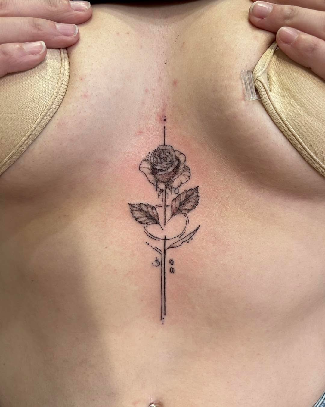Some ✨ stunning ✨ fine line work from @houdini.ink as one of her last peices before she started her maternity leave 🫢

Keep an eye out on the socials to see when her next availabilities are so you can snatch them up once she&rsquo;s back 🫶

#tattoo