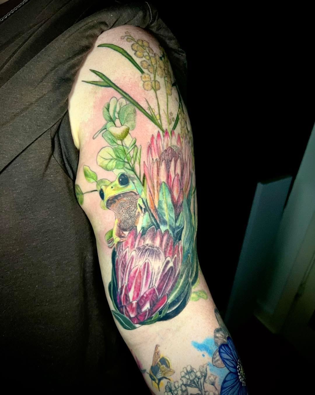 Another one of @cloud.tattoos final pieces before she started her maternity leave and we are obsessed with how stunning the colours look from the final session on this native piece 🌿

Claudia&rsquo;s books are closed while she starts this exciting n