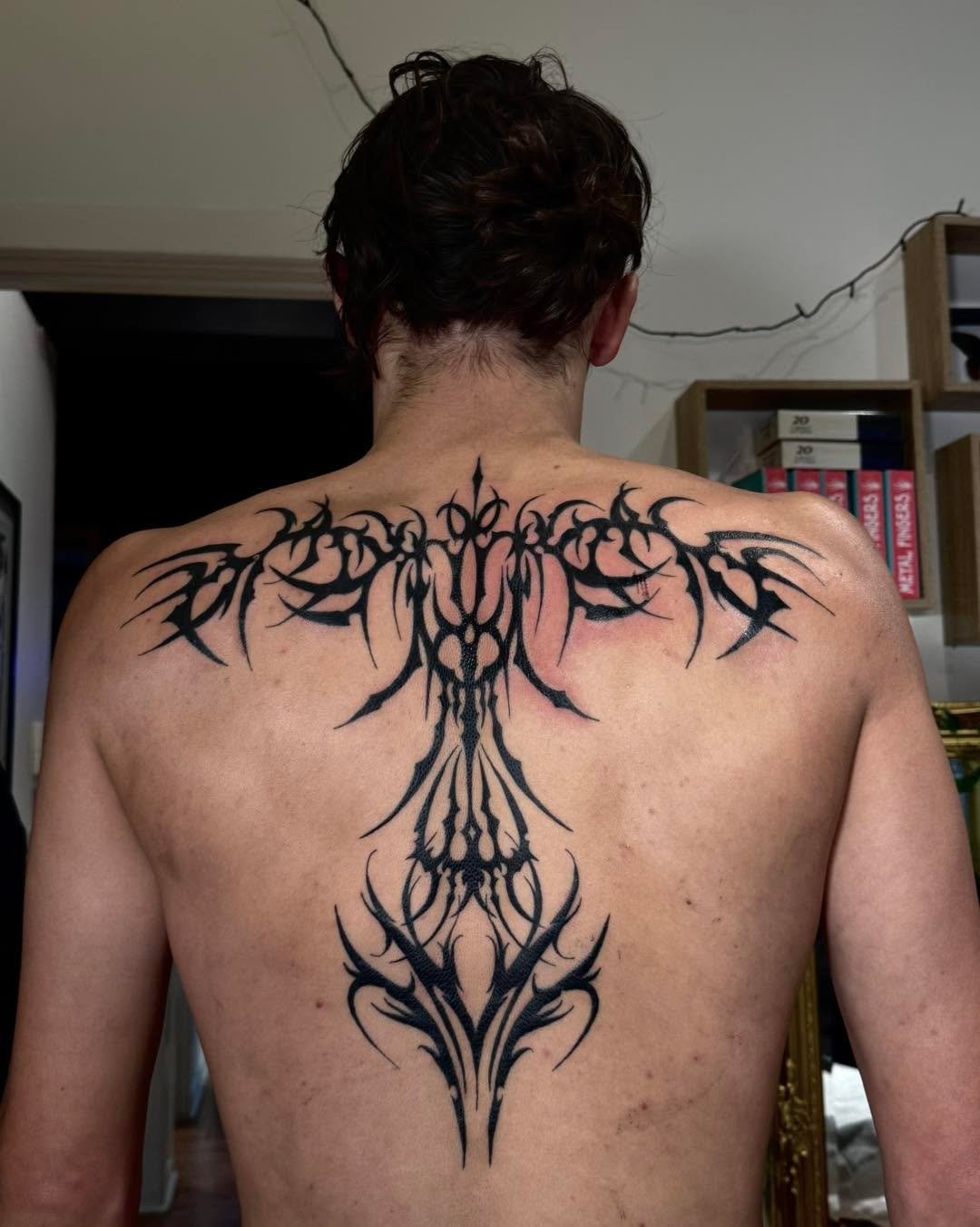 Who doesn&rsquo;t love and insane blackwork cyber sigilism piece right!? This massive one was done by @rain_tattoos recently and we absolutely love the finished product 🫶

Abbey is back from holidays and her books are filling up fast for the next fe