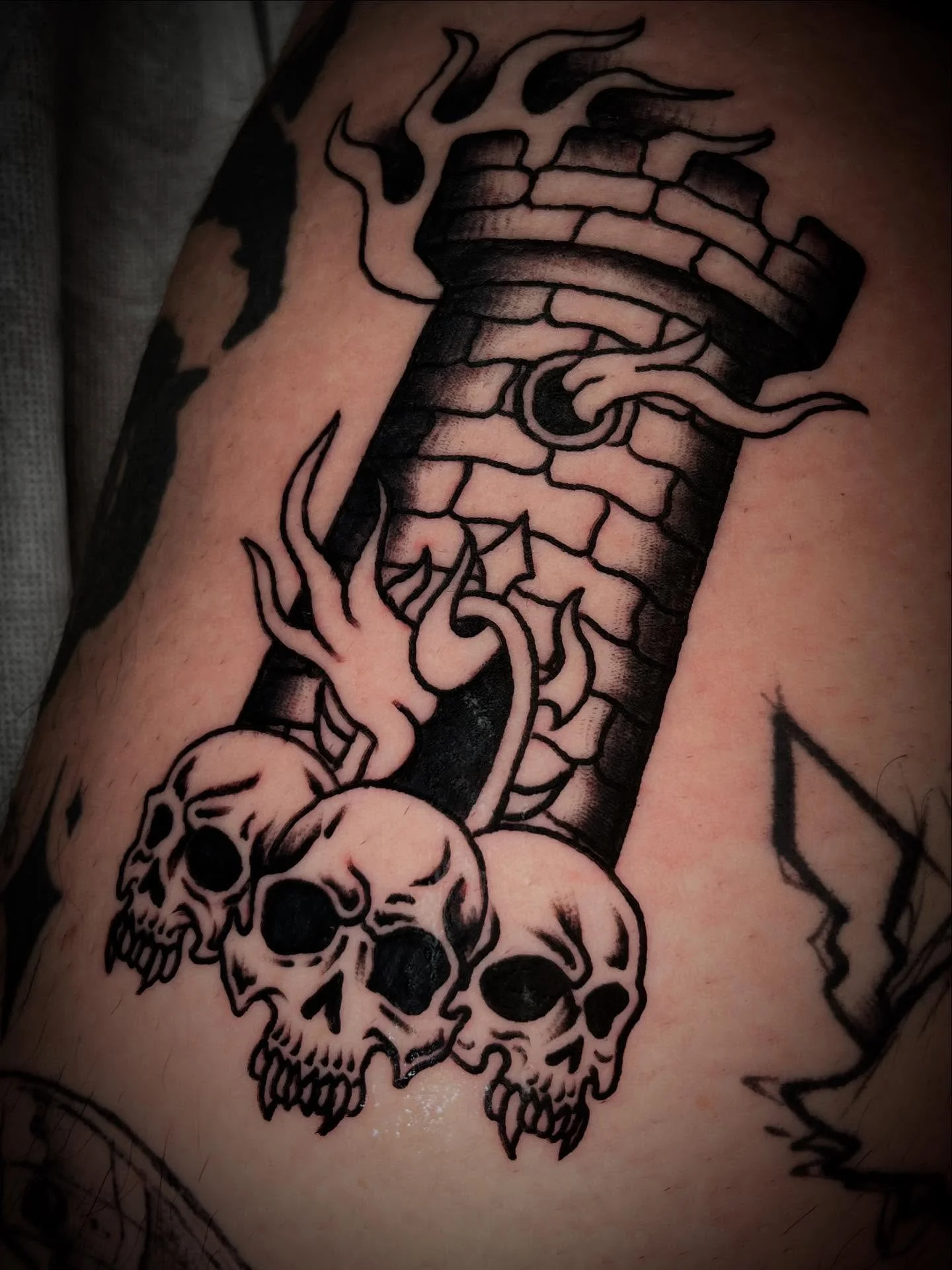 Done today for Max! Thanks so much!

@vintagescarecrow 

📍 890 Port Road Woodville South. 

#tattoo #tradtattoo #traditionaltattoo #traditional #flash #flashtattoo #adelaideartist #southaustralia#adelaidetattoos #adelaide  #winenswalkinwednesdays #b