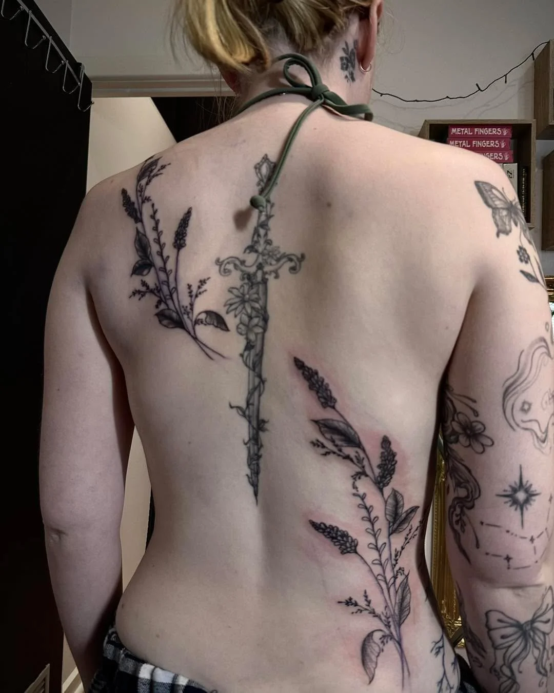 massive back piece addition for Charlotte! I am so obsessed with how this turned out! 

#cutetattoo #minimalism #finelineapprentice #finelinetattoo #fineline #tattoos #tattooapprentice #adelaideapprentice #tattooart #tattooideas #newtattoo #originalt