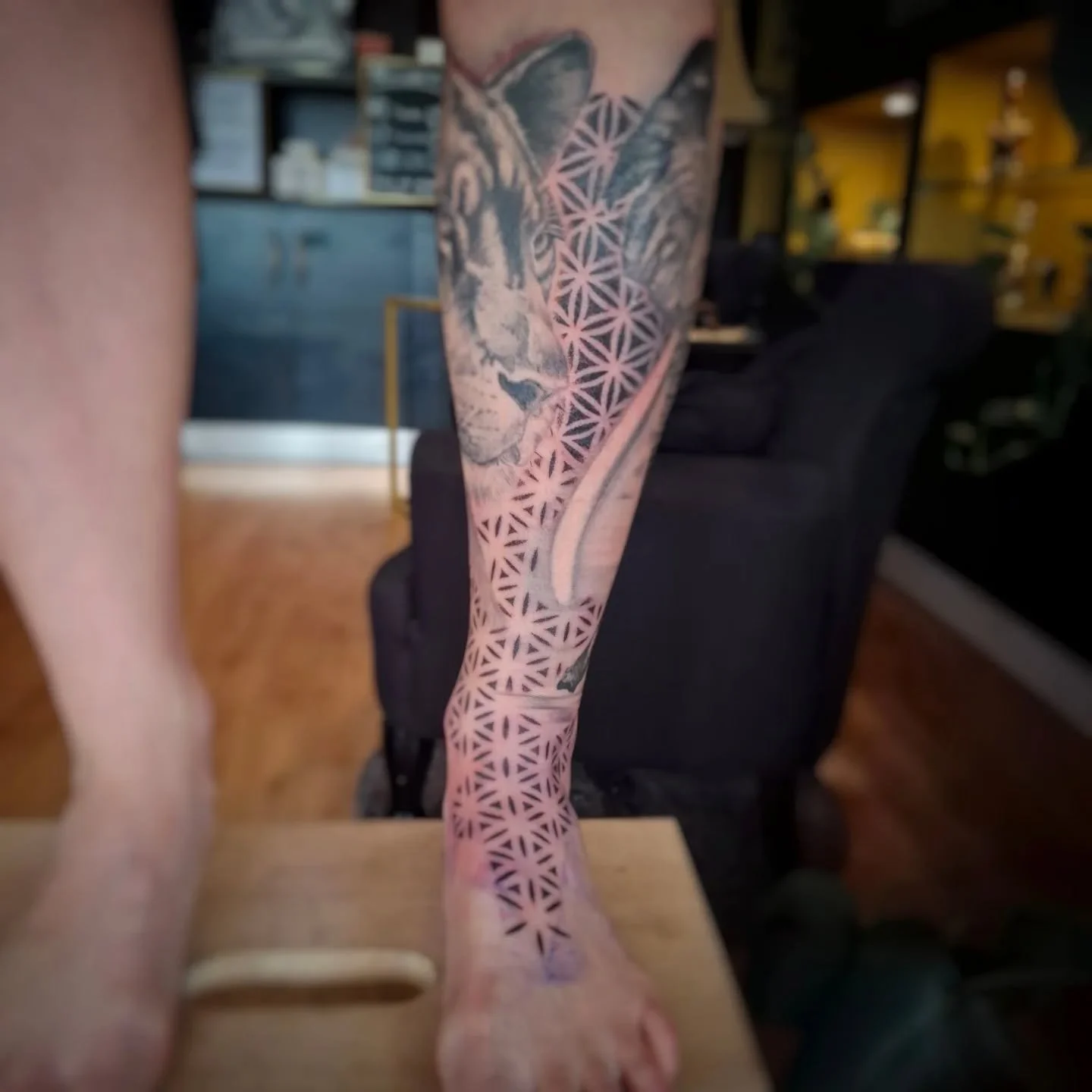 Started gap-filling on Bobbi yesterday, weaving her existing tattoos together with the flower of life. It's still a work in progress, but it&rsquo;s already starting to flow a pot better. Stay tuned, there is plenty more to come soon. 🔥
.
.
.
#tatto