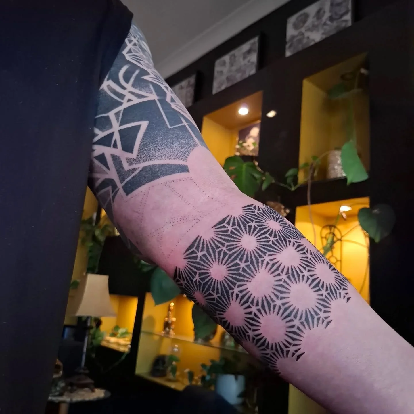 Neil&rsquo;s sleeve in progress &mdash; fresh armband added, healed work blended in, and more on the way. Big thanks for the trust. 
.
Ready to start your own geometric project? DM to secure your spot.
.
#tattoo #tattoolife #tattooed #geometricart #g