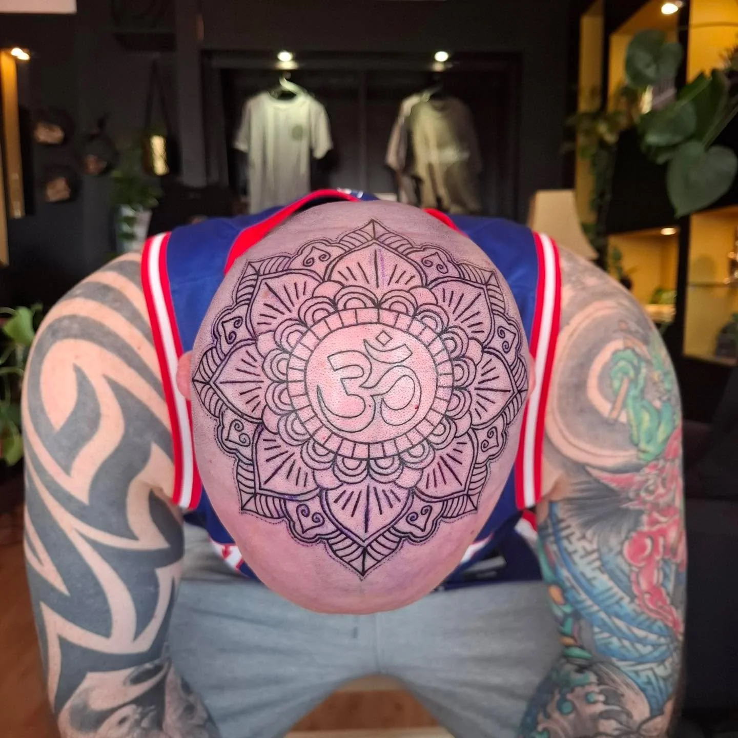 Did you know the dot king @k.j.dot also does lines 🫢 This awesome mandala was done by KJ for this clients huge neck, throat, and head project they&rsquo;ve been working on and we can wait to see how it all ties together soon 🫶

DM KJ with all your 