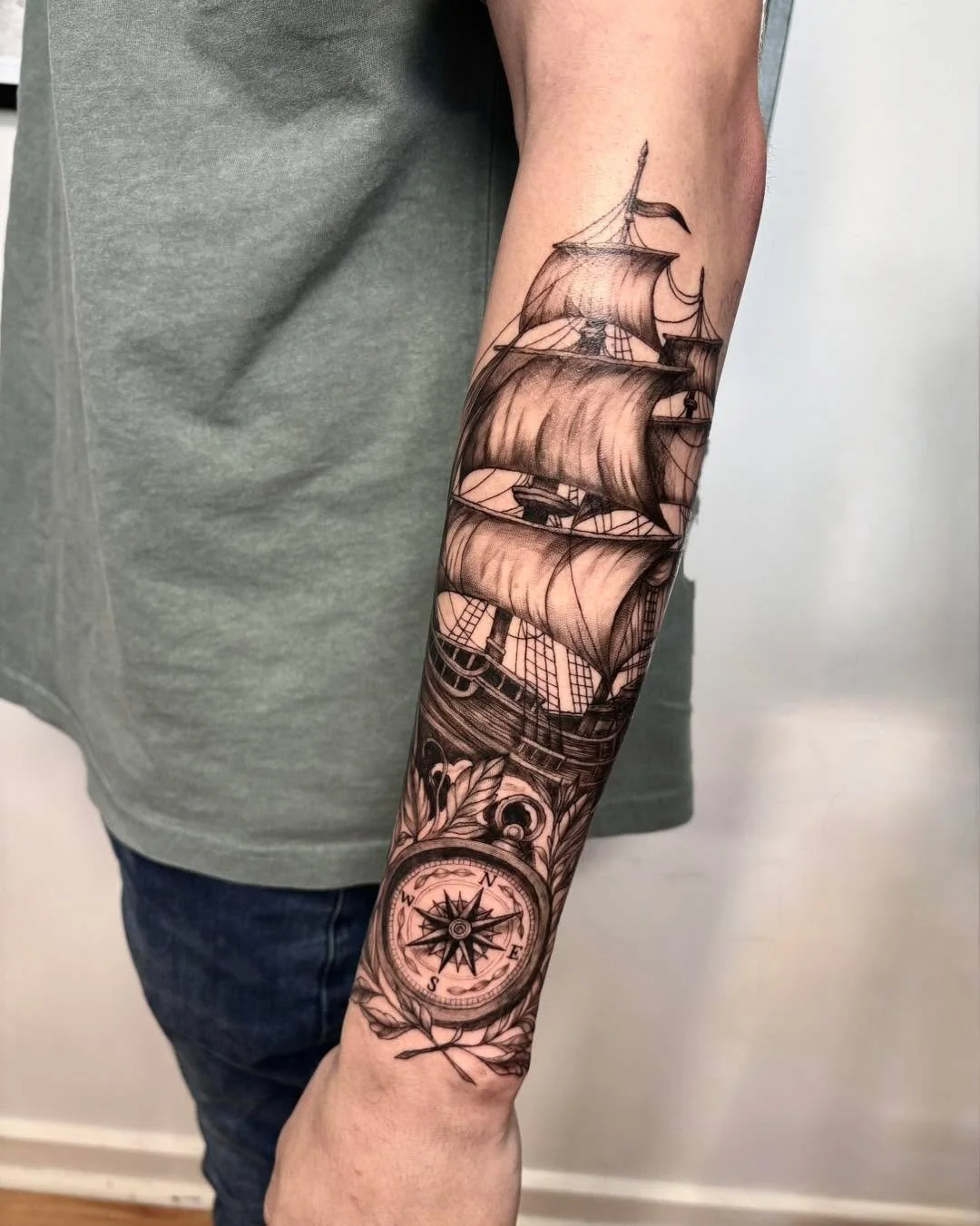 How incredible is this half sleeve @houdini.ink smashed out for her client in two back to back days 🫶

And shoutout to this client for sitting like an absolute rock for the back to back sessions and the trust as always ❤️&zwj;🔥

#tattoo #tattooarti