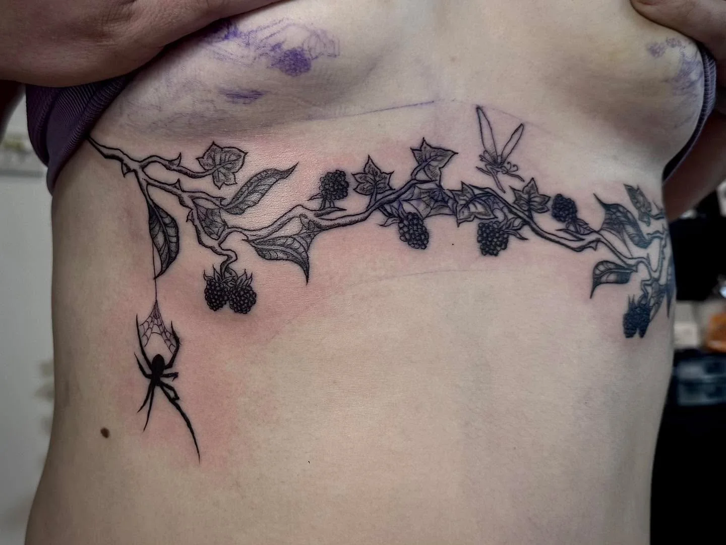 We are ✨ obsessed ✨ with this piece done by @rain_tattoos recently and how well it fits this spot, such a cool idea! 

Abbey will be taking a couple of weeks off for a well deserved holiday soon so her books for the next few months are filling up fas