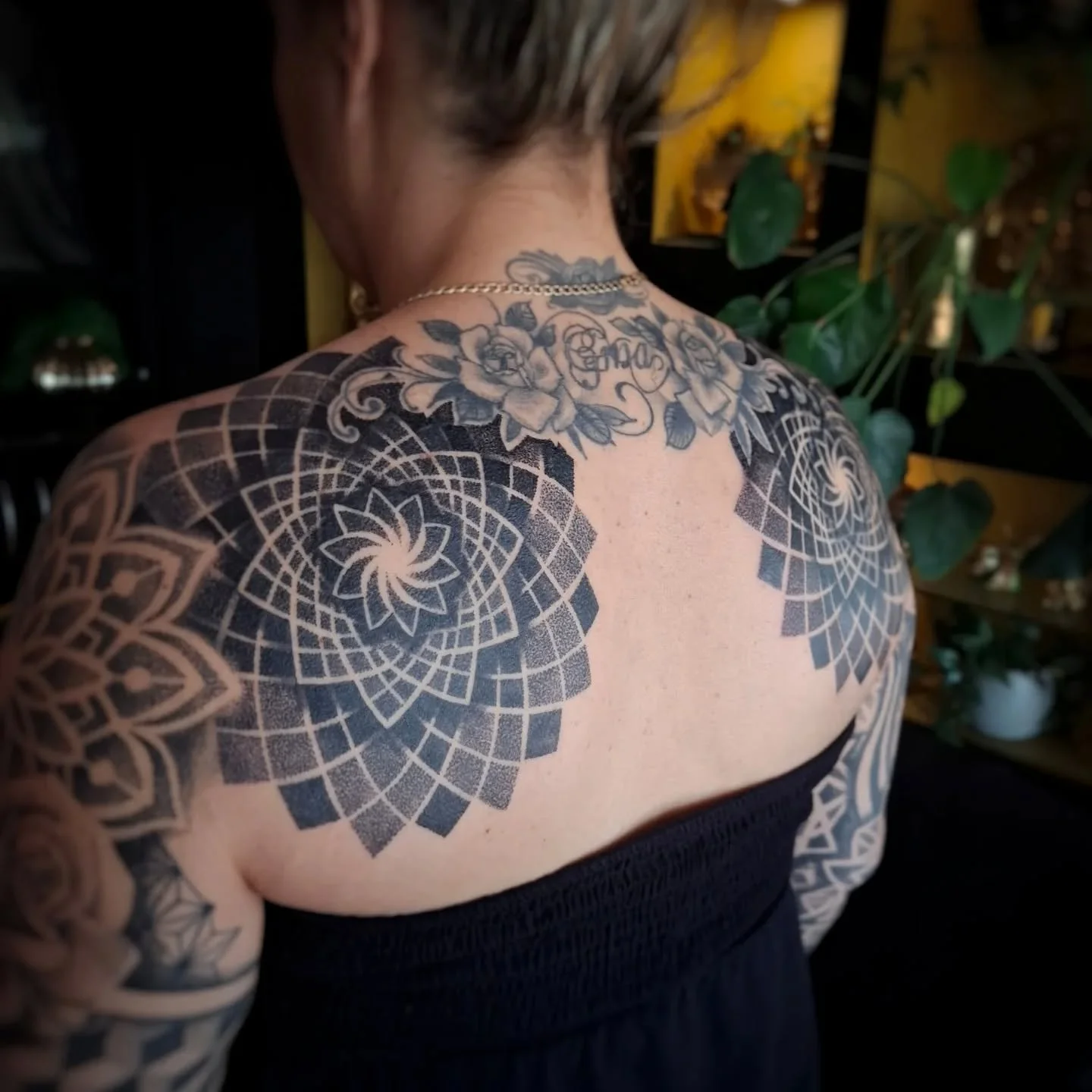 Kirsty&rsquo;s evolving collection of healed, healing, and fresh dots... Thanks as always for your trust, and best of luck with your racing season. See you next time.
.
.
*left sleeve not by me*
.
.
#tattoo #dotwork #mandala #tattoosleeve #tattooidea