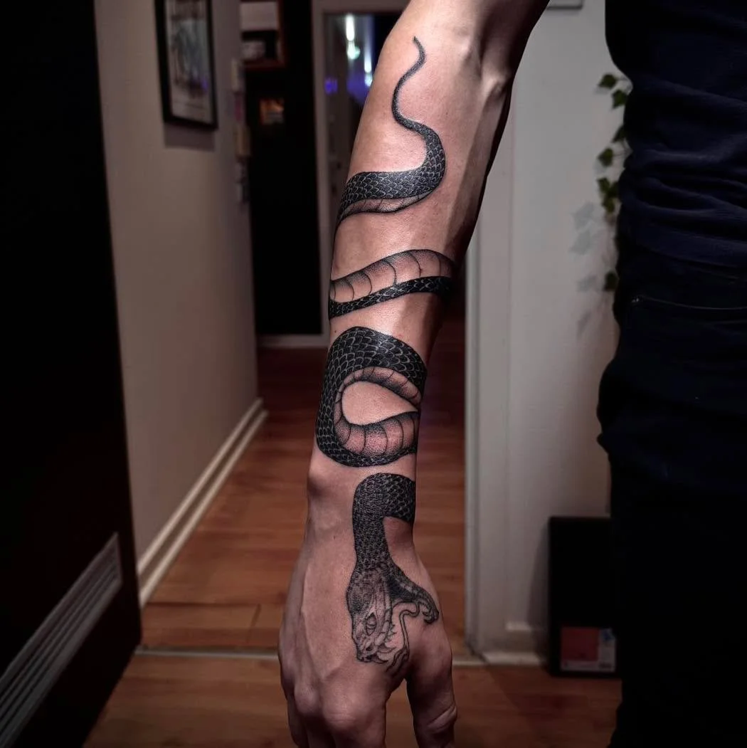 so stoked with how this snake turned out for Damien! thanks for the trust mate! 

#realismart #realismtattoo #greywashtattoo #realism #greywash #realismapprentice #tattoos #tattooapprentice #adelaideapprentice #tattooart #tattooideas #newtattoo #orig