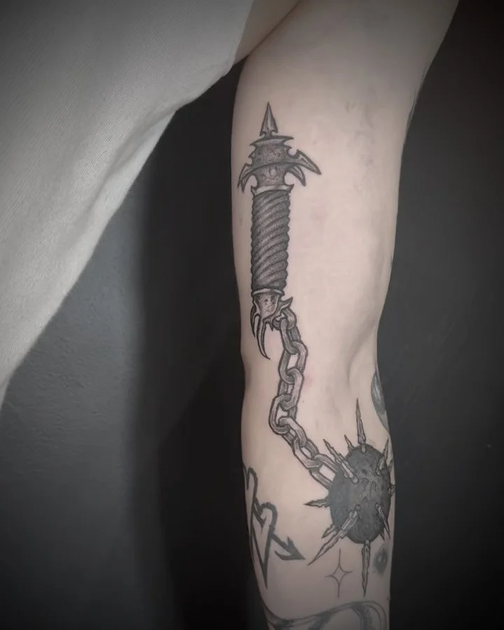 Mace cover up for @yanni_delengas , can you tell what the tattoo used to be. We also did some gap fillers to finish off the day! 

@rghtstuff 
@vintagescarecrow

#tattoocoverup #tattoos #adelaidetattoo #morningstar #medieval