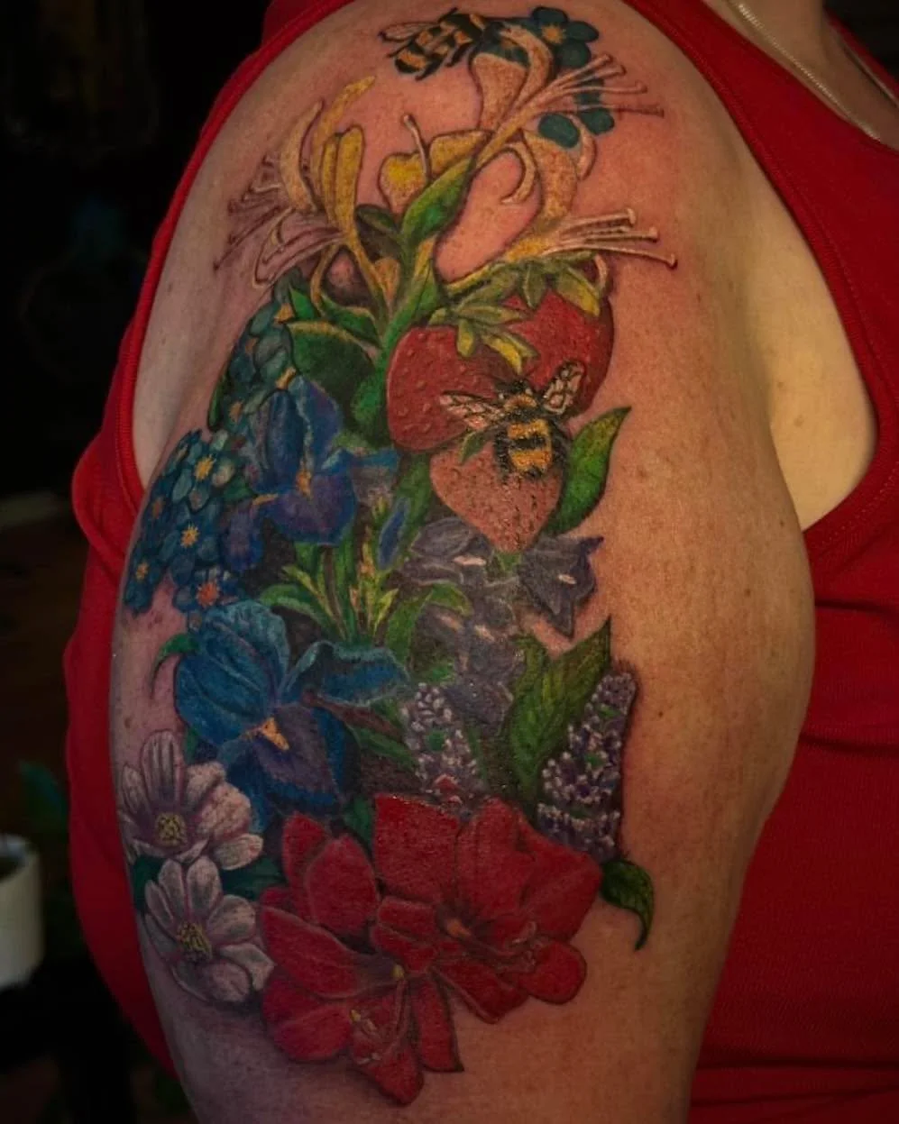 The colours in this floral realism piece done by @rain_tattoos are unrealllll 😍

Abbey is officially back from holidays and ready to create something stunning like this for you so send her a DM and get in while you still can 🫶

#tattoo #tattoos #ta