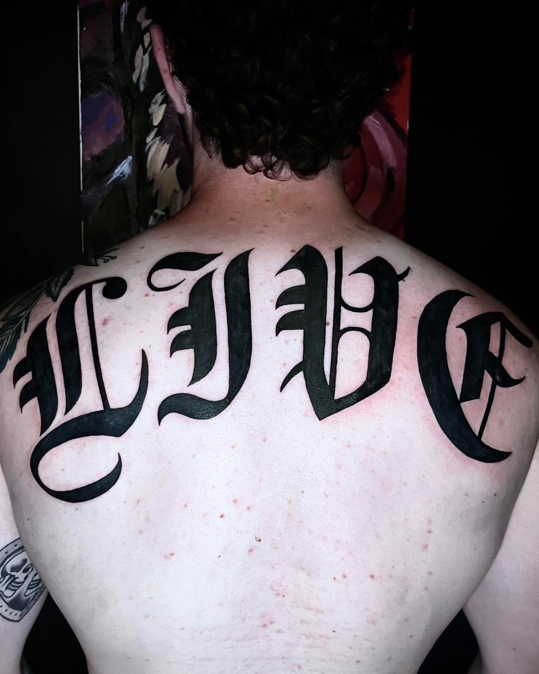 Such a huge script piece by @lkw_tattoos that he absolutely nailed recently 🫶

Liam&rsquo;s Saturdays are almost booked out until
May and the rest of the week days are filling up fast so send him a DM to secure your spot now! ❤️&zwj;🔥

#tattoo #tat