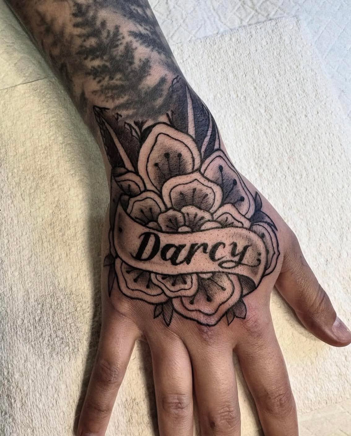 Second hand done by @houdini.ink to complete the set for this client and she now has both her kids names on each hand, so special 🫶

Swipe to see the other hand and DM to book in with Bec and take one of her last remaining March spots 👀

#tattoo #t
