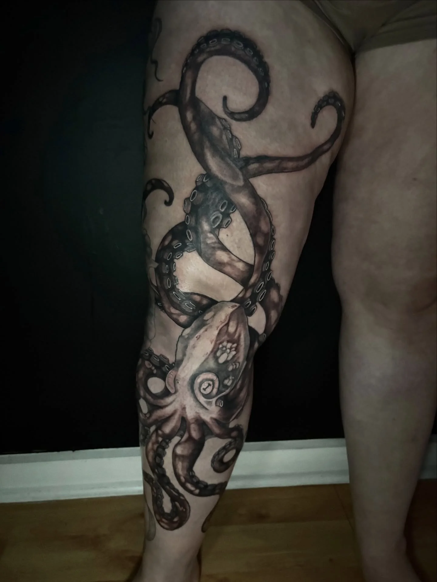 We finally finished this piece 🤭 half healed half fresh 🖤🐙
