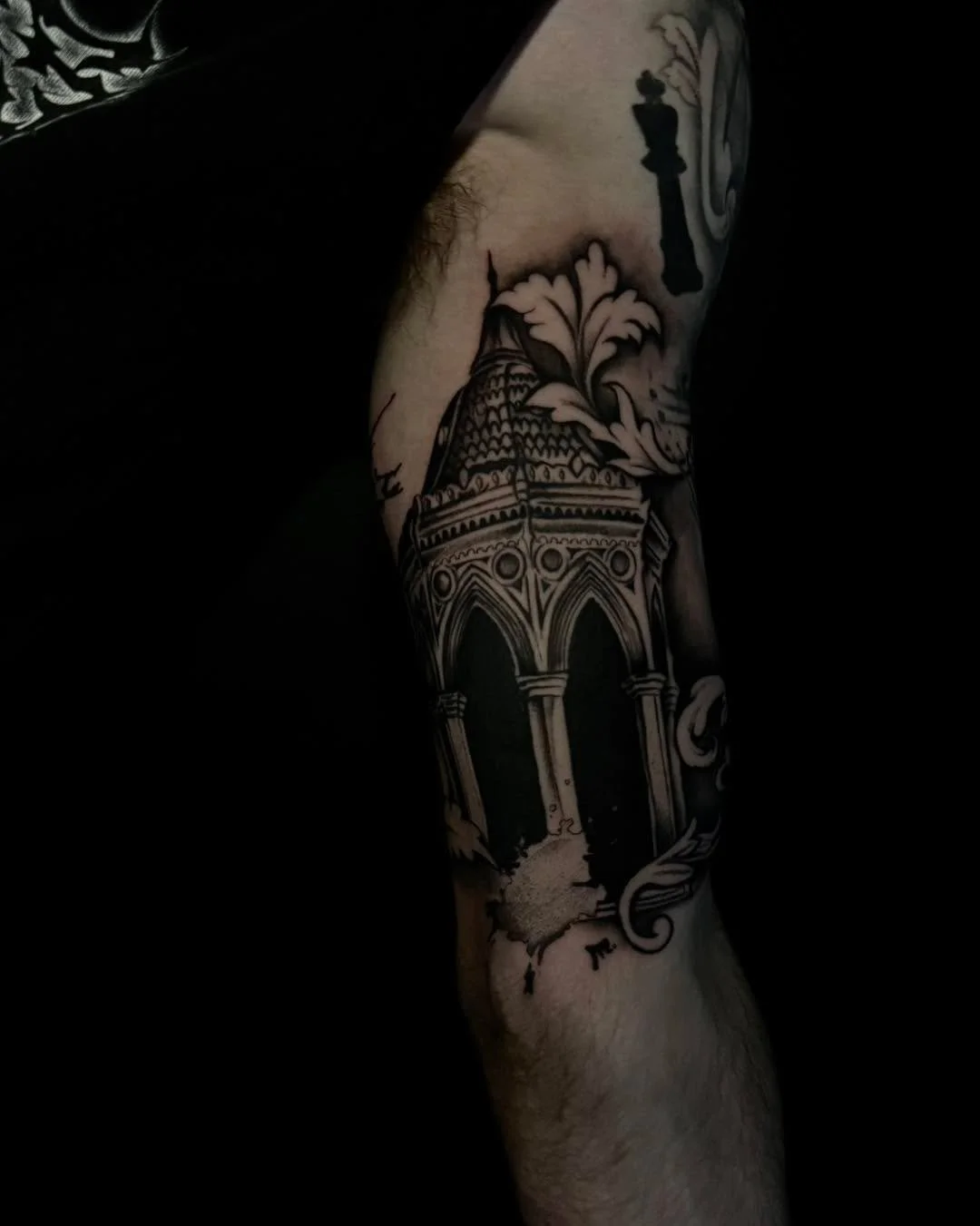 A gorgeous gothic cathedral from before i went on maternity leave ! Thank you Corey for the trust with this project we are working on! 

#realismart #realismtattoo #greywashtattoo #realism #greywash #blackandgreytattooing #blackinktattoo #oneofakind 