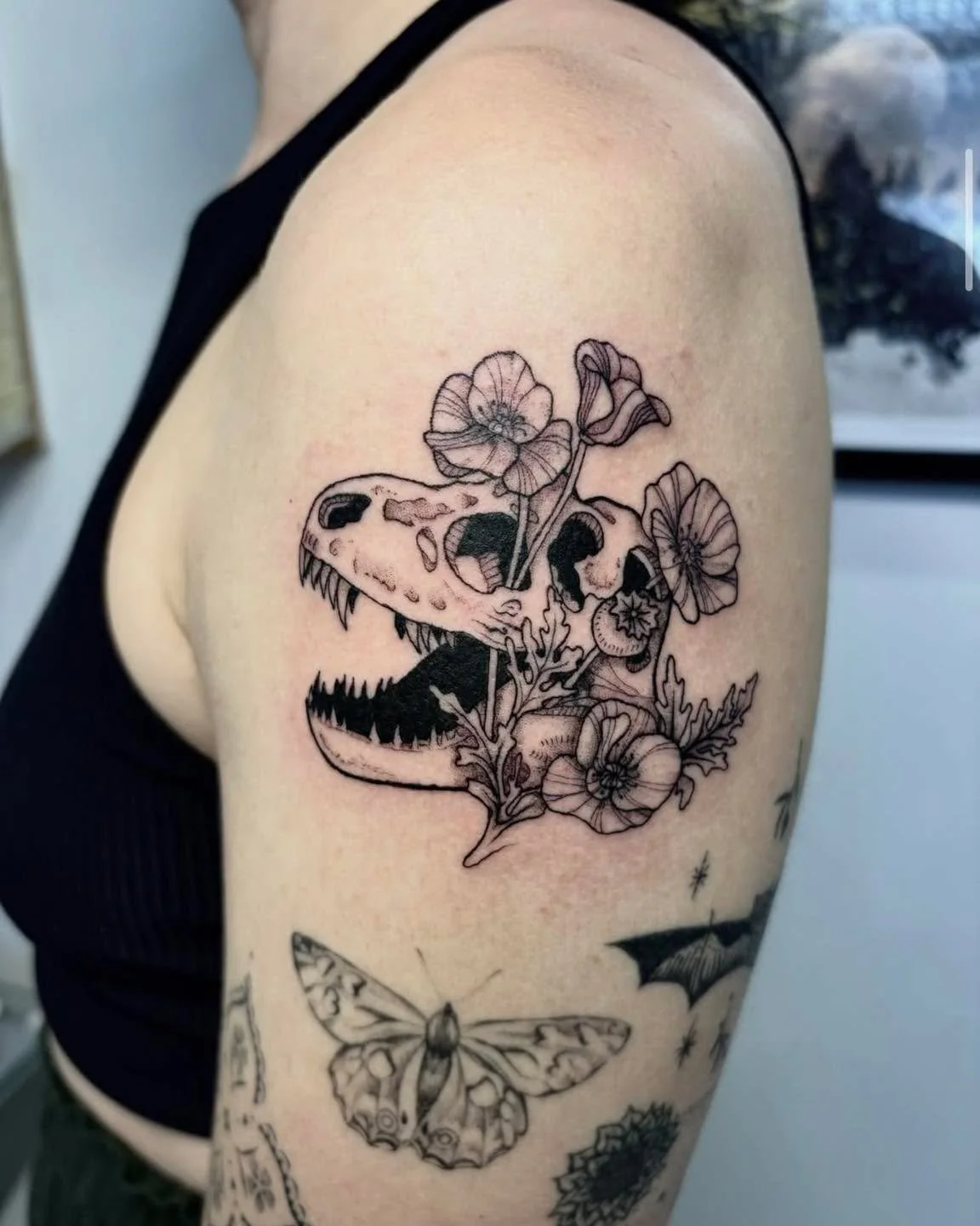 Such a fun concept done by @houdini.ink recently! 🦖

Bec&rsquo;s books have been filling up fast lately so send her a DM now with your ideas to get in and avoid the wait 🫶

#tattoo #tattooartist #adelaidetattooartist #tattootherapy #tattooshop #hea