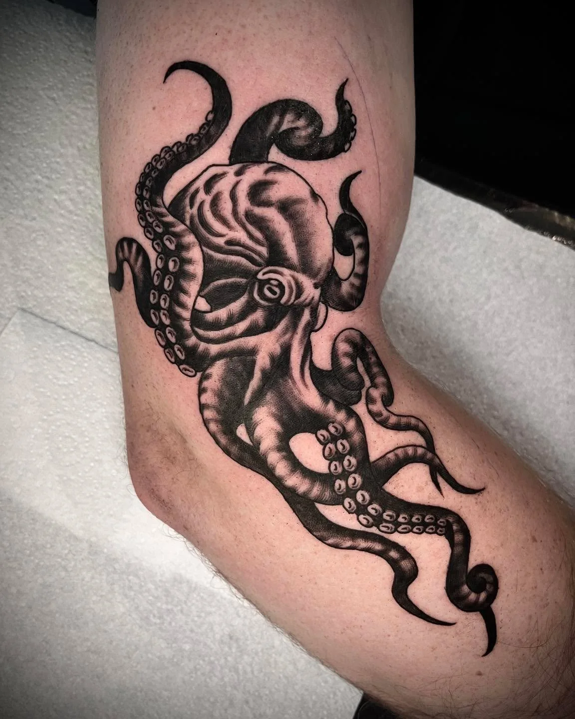 Such a cool piece by @lkw_tattoos 👏

Liam has been so busy recently creating the most insane art for you guys, and we are so here for it 🫶

His books are currently full until mid August so send him a DM now to avoid waiting and let him bring your i