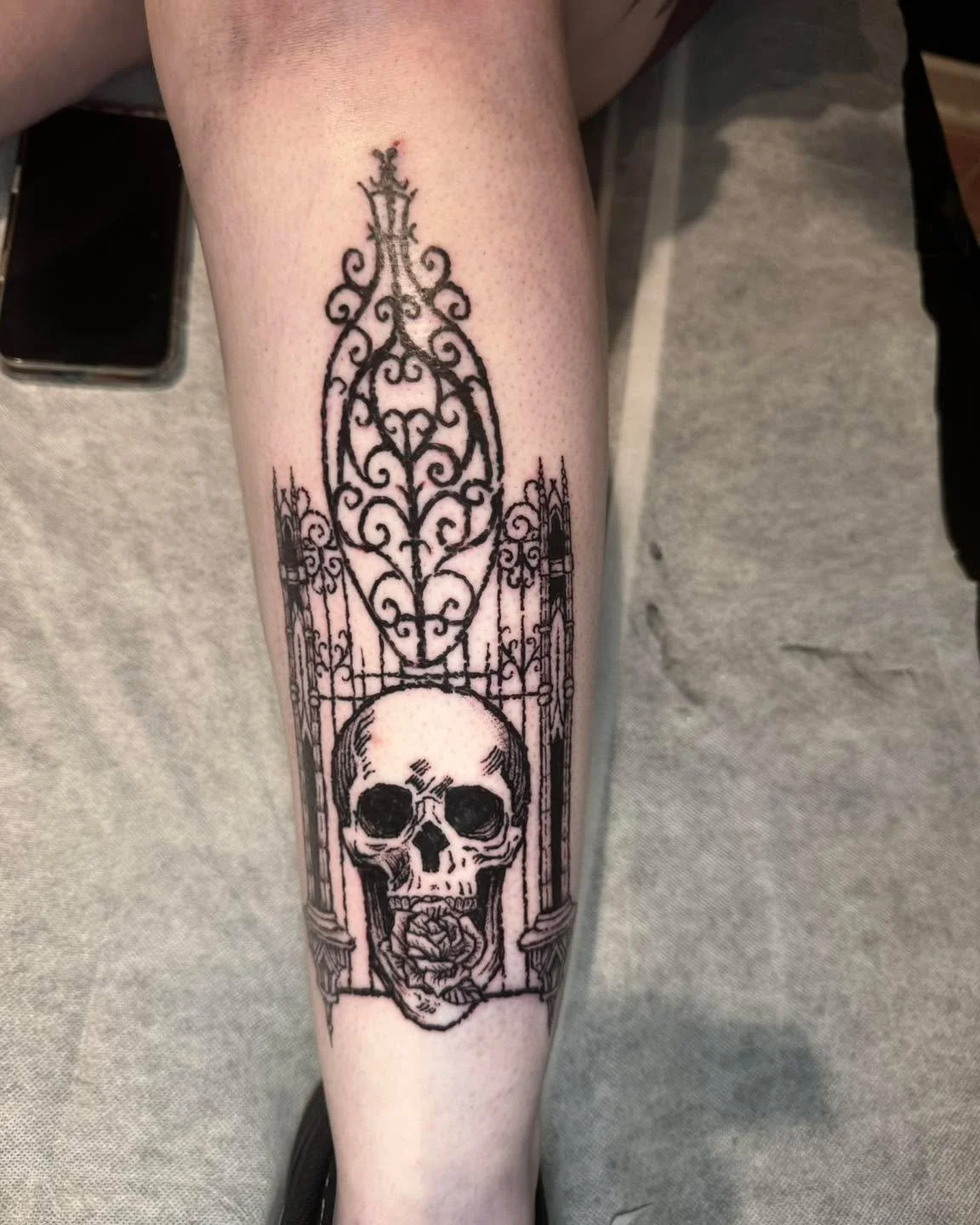 That signature etching style Sam is known for never misses 👀

@saturnine_ttt has limited spots available for this weekend and next week, so now&rsquo;s the time to lock something in before they&rsquo;re gone 🫶

Got an idea you&rsquo;ve been thinkin