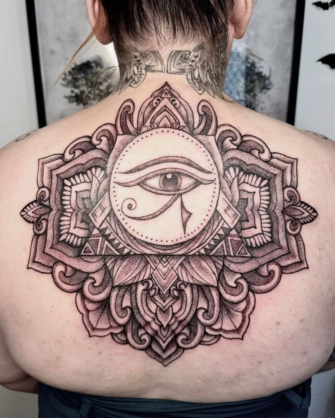 Such a cool start to what&rsquo;s looking like it&rsquo;s going to be an absolutely insane piece by @houdini.ink ❤️&zwj;🔥

Bec has been smashing out some incredible work lately, and this piece is only the beginning! Her books are filling up fast, wi