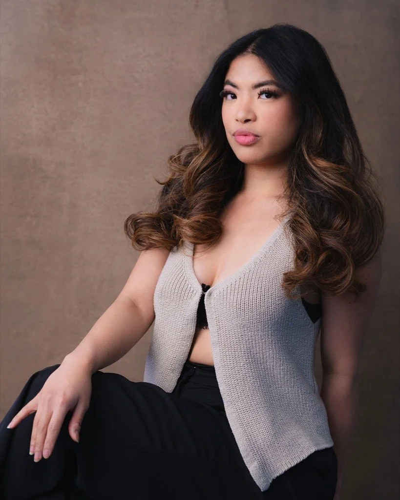 First shoot in the Ballard photography studio, and I couldn't have asked for a more gracious person than Deanne to show up and collaborate with me while working out the quirks of a new space. 

Since this shoot the studio has gotten a fully-furnished