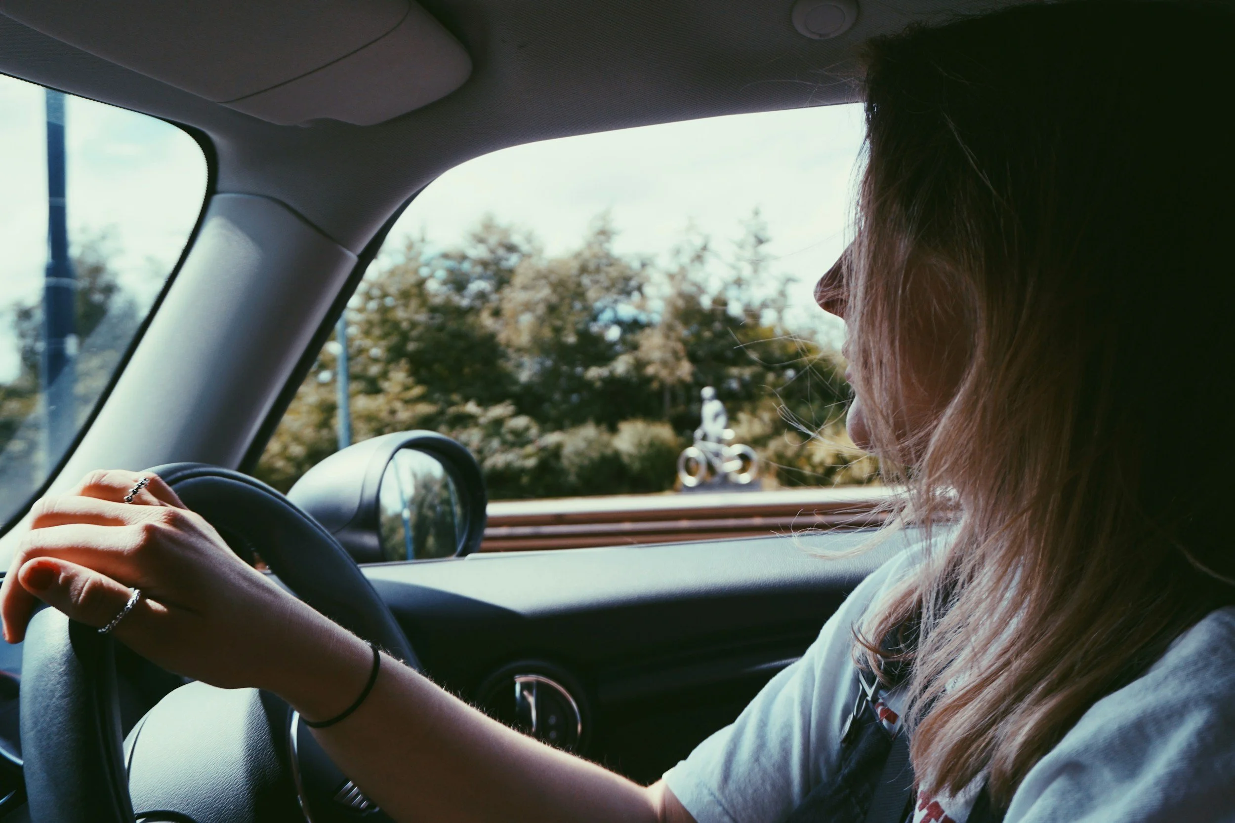 Ultimate In-Car Safety Checklist: 10 Tips Every Woman Must Remember
