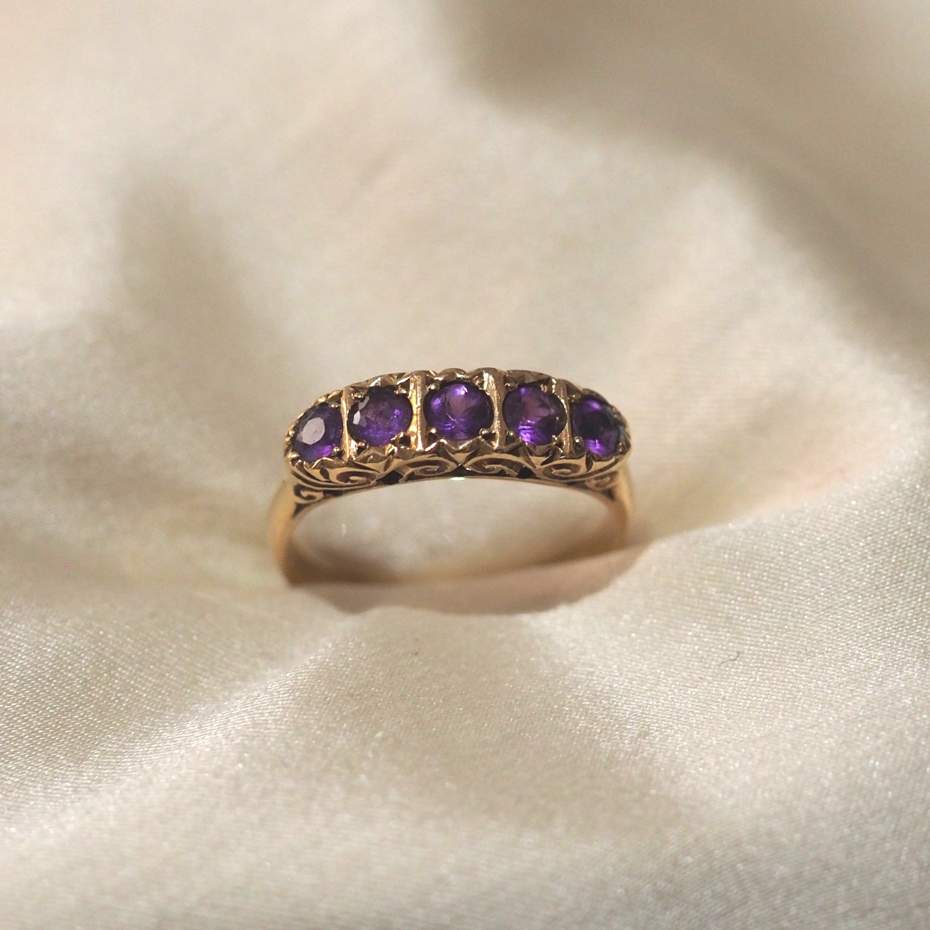9 CT GOLD AMETHYST RING