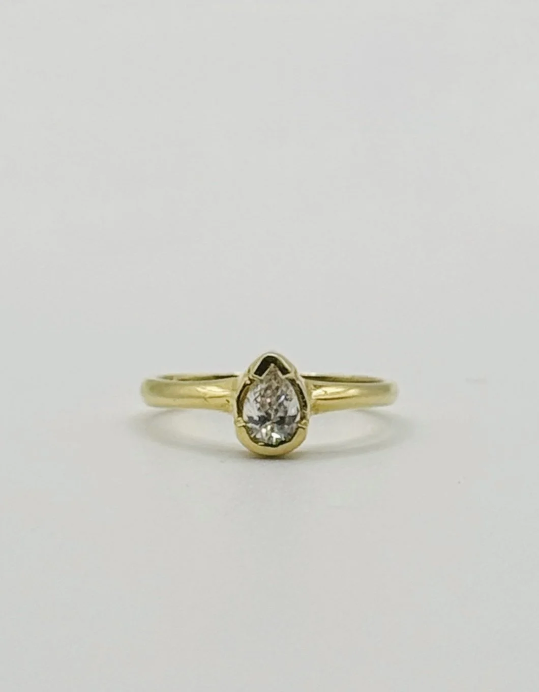 18ct Gold Pear Cut Diamond Ring