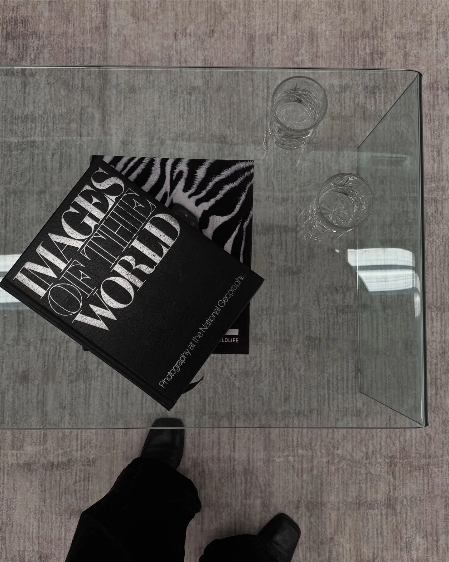 Coffee table styling is my number one favorite thing to scroll through on Pinterest, soooo my goal for the next few months is to add more props, books etccccc so I can fulfil my dream of being a Pinterest  coffee table princess 👸 anywho, have a good