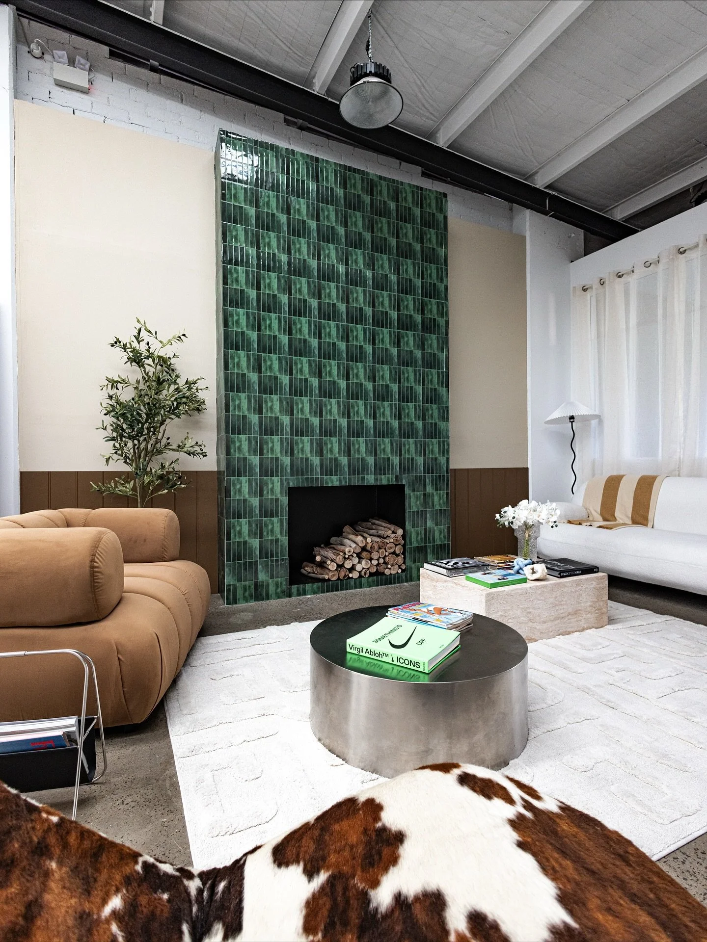 everyone&rsquo;s current favourite set in the studio! 🪵💚

#contentstudio #sydneycontentstudio #bestcontentstudio #contentinspo #interiordesign #renovatewithme  #renovatebts #bts #content #Sydneyrenovations #fyp #trending