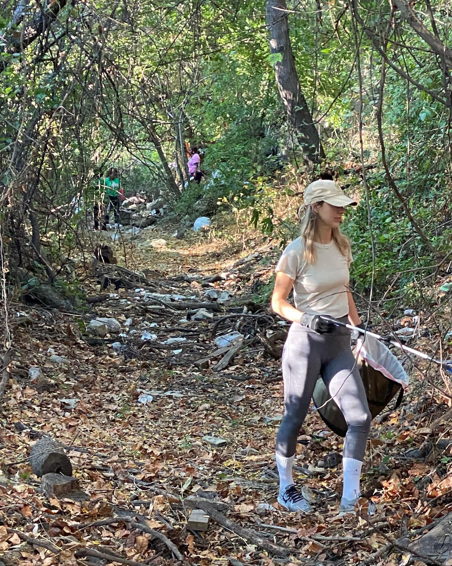 15 hours. 8 volunteers. ✨640 POUNDS ✨ of trash picked up. UNREAL! We love our volunteers &amp; we love our city!!!