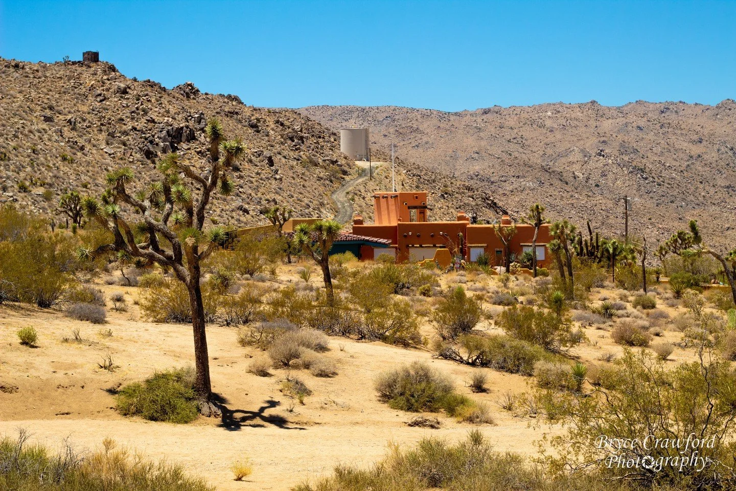 Alien planet? The setting for a Bonanza reboot? Image of the future when water becomes more of a commodity than it already is? Nope! Just the Californian desert...
.
.
.
@bonanzaofficial @joshuatreenps @cactusjack @thexfilestv