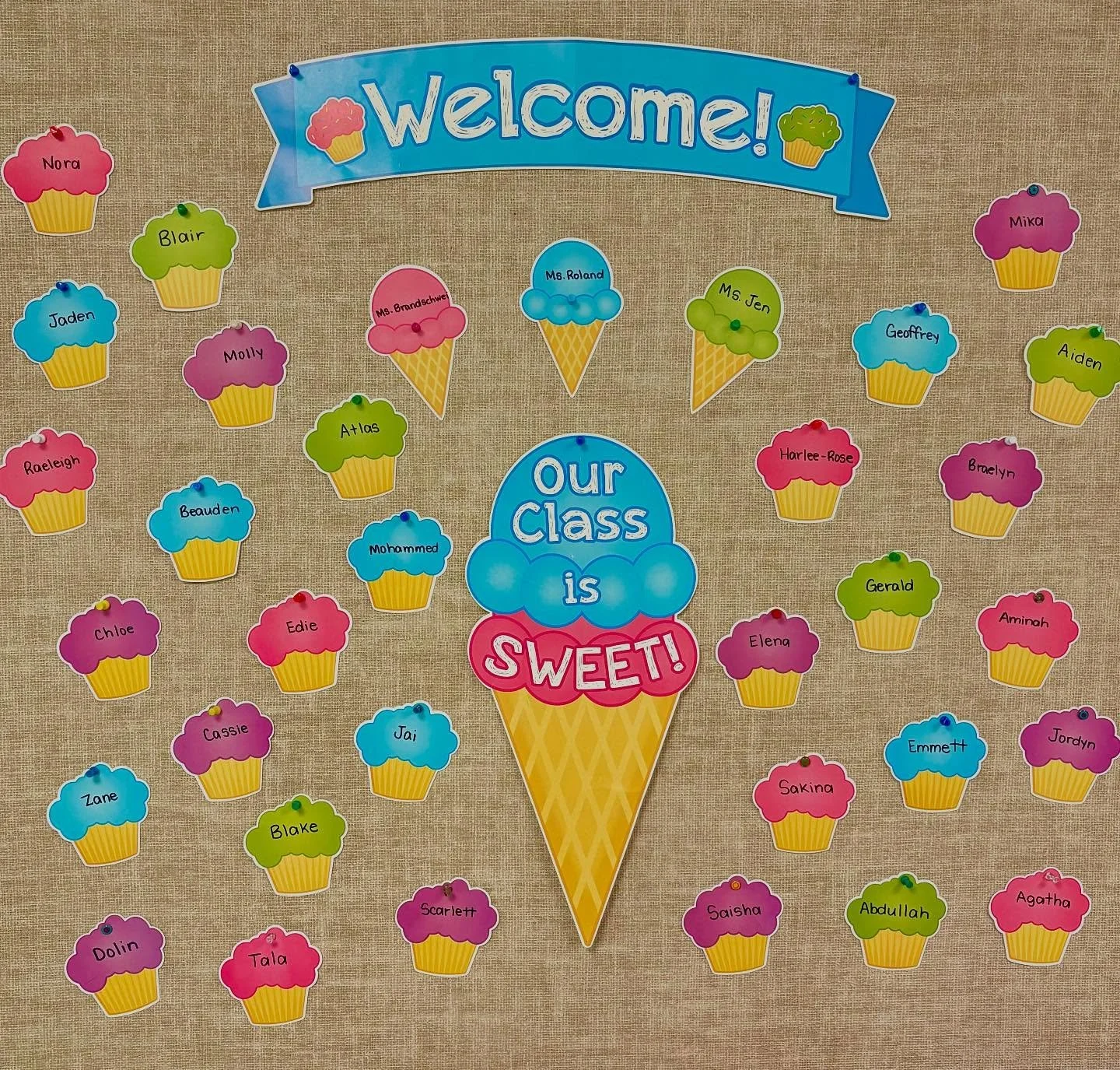 The preschool year has begun and we have a wonderful week getting to know our new little friends, and helping them to make new friends. We are also thinking about our past preschoolers, hoping the start of Kindergarten is going well. ((Hugs)) to all 